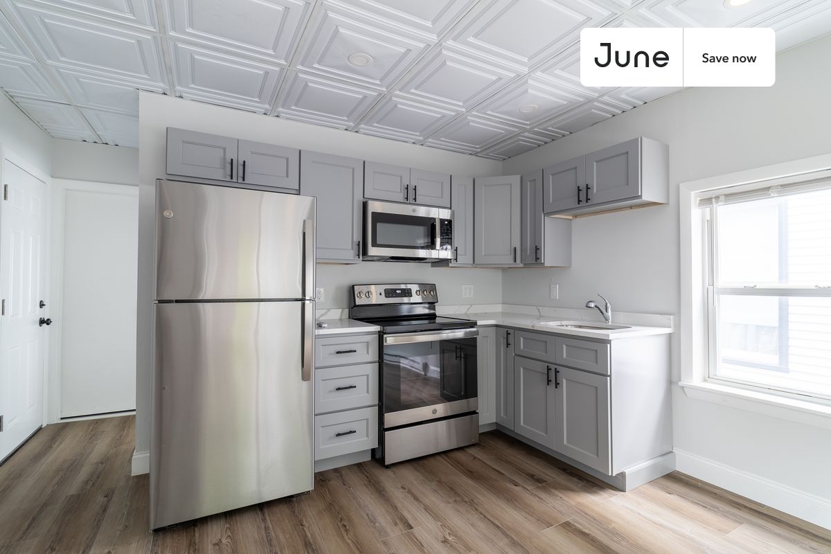 



1 bedroom in Somerville on flexible lease terms.

Check out 3D tour now:  https://jnhm.es/8eJ

This  1 bedroom apartment on the Somerville  is available on a 12 month lease or a flexible short term (31 to 364 days) lease. You pick your custom start and end date. Monthly rent rate is determined by furnishing preference, move-in date and move-out date. Speak to a June representative for recommendations on the best stay duration for the lowest rate, and learn more about this home on the June website:     https://jnhm.es/6xa

Amenities of this home:   Wi-Fi - Paid separately (High-Speed),    Guarantors Allowed,          Smart lock,    Laundry in building (free),    Hardwood Flooring,    Microwave,    Oven,    Refrigerator,   also, this unit is conveniently located, several local parks, restaurants and bars are just minutes away.

About June Homes: Welcome to the easiest rental experience of your life. Rent furnished or unfurnished apartments on a 12 month lease or a flexible short term (31 to 364 days). As a resident, you’ll have access to 24/7 support and monthly cleanings of the home’s shared spaces. Sign up now to apply online for your next home with June: https://jnhm.es/sign-roomi

Brokers welcome! Contact us for more details.

Interested? Kindly note that the minimum stay duration would be 31 days. 

Use this listing ID when speaking to June team:  #1758