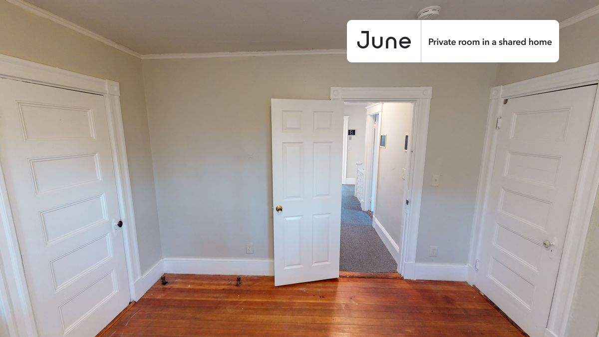 

PLEASE NOTE: This is a private room in a shared apartment. You will have your own bedroom and shared common areas (kitchen, bathroom, etc.) with other residents.

Full bedroom in a 5 bedroom / 2 bathroom apartment!

Check out 3D tour now:  https://jnhm.es/899

This  Full room in Allston  is available on a 12 month lease or a flexible short term (31 to 364 days) lease. You pick your custom start and end date. Monthly rent rate is determined by furnishing preference, move-in date and move-out date. Speak to a June representative for recommendations on the best stay duration for the lowest rate, and learn more about this home on the June website:  https://jnhm.es/67V

Amenities of this home:   Dishwasher,    Furnished Common Areas,    Wi-Fi - Paid separately (High-Speed),    Guarantors Allowed,       32-inch Flat-Screen TV,       Street parking - City permit required,    Living area,    Hardwood Flooring,    Microwave,    Oven,    Refrigerator,   also, this unit is conveniently located, several local parks, restaurants and bars are just minutes away.

About June Homes: Welcome to the easiest rental experience of your life. Rent furnished or unfurnished apartments on a 12 month lease or a flexible short term (31 to 364 days). As a resident, you’ll have access to 24/7 support and monthly cleanings of the home’s shared spaces. Sign up now to apply online for your next home with June: https://jnhm.es/sign-roomi

Brokers welcome! Contact us for more details.

Interested? Kindly note that the minimum stay duration would be 31 days. 

Use this listing ID when speaking to June team:  #1234 D