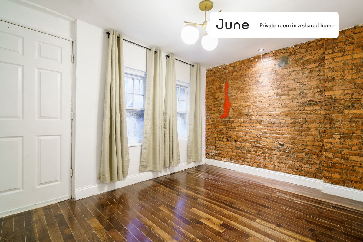 

PLEASE NOTE: This is a private room in a shared apartment. You will have your own bedroom and shared common areas (kitchen, bathroom, etc.) with other residents.

Full bedroom in a 5 bedroom / 1.5 bathroom apartment!

Check out 3D tour now:  https://jnhm.es/10p

This  Full room in Bedford-Stuyvesant  is available on a 12 month lease or a flexible short term (31 to 364 days) lease. You pick your custom start and end date. Monthly rent rate is determined by furnishing preference, move-in date and move-out date. Speak to a June representative for recommendations on the best stay duration for the lowest rate, and learn more about this home on the June website:  https://jnhm.es/5Rz

Amenities of this home:   Furnished Common Areas,    Wi-Fi - Paid separately (High-Speed),    Guarantors Allowed,       32-inch Flat-Screen TV,       Hardwood Flooring,    Microwave,    Oven,    Refrigerator,   also, this unit is conveniently located, several local parks, restaurants and bars are just minutes away.

About June Homes: Welcome to the easiest rental experience of your life. Rent furnished or unfurnished apartments on a 12 month lease or a flexible short term (31 to 364 days). As a resident, you’ll have access to 24/7 support and monthly cleanings of the home’s shared spaces. Sign up now to apply online for your next home with June: https://jnhm.es/sign-roomi

Brokers welcome! Contact us for more details.

Interested? Use this listing ID when speaking to June team:  #909 B