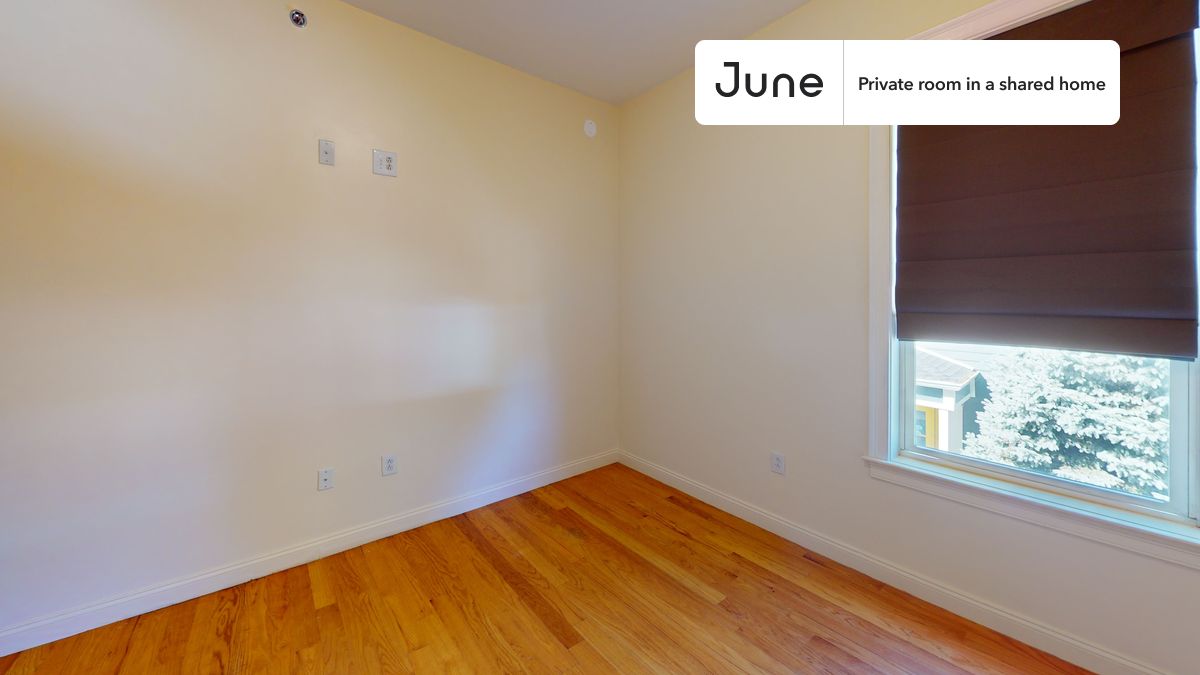 

PLEASE NOTE: This is a private room in a shared apartment. You will have your own bedroom and shared common areas (kitchen, bathroom, etc.) with other residents.

Queen bedroom in a 3 bedroom / 1.5 bathroom apartment!

Check out 3D tour now:  https://jnhm.es/8eR

This  Queen room in Roxbury  is available on a 12 month lease or a flexible short term (31 to 364 days) lease. You pick your custom start and end date. Monthly rent rate is determined by furnishing preference, move-in date and move-out date. Speak to a June representative for recommendations on the best stay duration for the lowest rate, and learn more about this home on the June website:  https://jnhm.es/6xn

Amenities of this home:   Wi-Fi - Paid separately (High-Speed),    Guarantors Allowed,       32-inch Flat-Screen TV,       Street parking (Paid separately),    Hardwood Flooring,    Microwave,    Oven,    Air Conditioning | HVAC,   also, this unit is conveniently located, several local parks, restaurants and bars are just minutes away.

About June Homes: Welcome to the easiest rental experience of your life. Rent furnished or unfurnished apartments on a 12 month lease or a flexible short term (31 to 364 days). As a resident, you’ll have access to 24/7 support and monthly cleanings of the home’s shared spaces. Sign up now to apply online for your next home with June: https://jnhm.es/sign-roomi

Brokers welcome! Contact us for more details.

Interested? Kindly note that the minimum stay duration would be 31 days. 

Use this listing ID when speaking to June team:  #1762 B