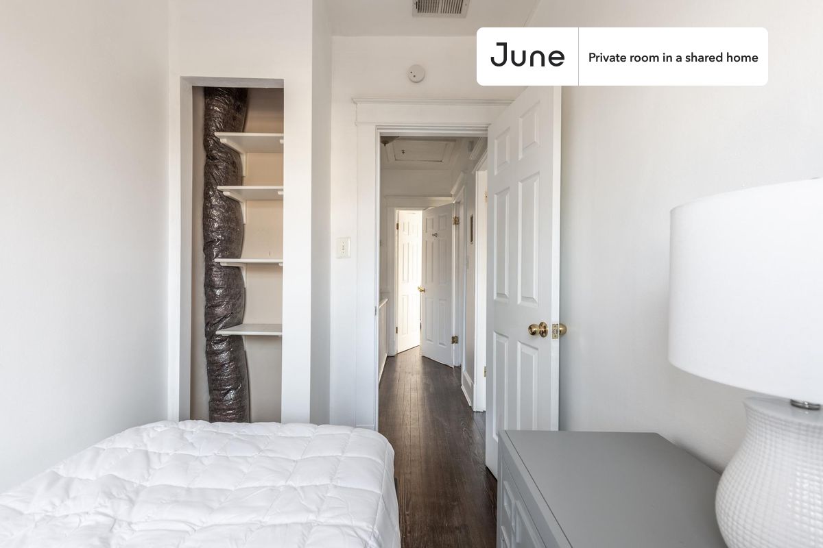 

PLEASE NOTE: This is a private room in a shared apartment. You will have your own bedroom and shared common areas (kitchen, bathroom, etc.) with other residents.

Twin bedroom in a 3 bedroom / 2 bathroom apartment!

Check out 3D tour now:  https://jnhm.es/8ca

This  Twin room in Near NorthEast  is available on a 12 month lease or a flexible short term (31 to 364 days) lease. You pick your custom start and end date. Monthly rent rate is determined by furnishing preference, move-in date and move-out date. Speak to a June representative for recommendations on the best stay duration for the lowest rate, and learn more about this home on the June website:  https://jnhm.es/6qQ

Amenities of this home:   32-inch Flat-Screen TV,       Guarantors Allowed,    Wi-Fi - Paid separately (High-Speed),    Furnished Common Areas,    Dishwasher,    Laundry in home (free),    Street parking - City permit required,       Living area,    Hardwood Flooring,    Microwave,    Oven,    Refrigerator,   also, this unit is conveniently located, several local parks, restaurants and bars are just minutes away.

About June Homes: Welcome to the easiest rental experience of your life. Rent furnished or unfurnished apartments on a 12 month lease or a flexible short term (31 to 364 days). As a resident, you’ll have access to 24/7 support and monthly cleanings of the home’s shared spaces. Sign up now to apply online for your next home with June: https://jnhm.es/sign-roomi

Brokers welcome! Contact us for more details.

Interested? Kindly note that the minimum stay duration would be 31 days. 

Use this listing ID when speaking to June team:  #1636 A