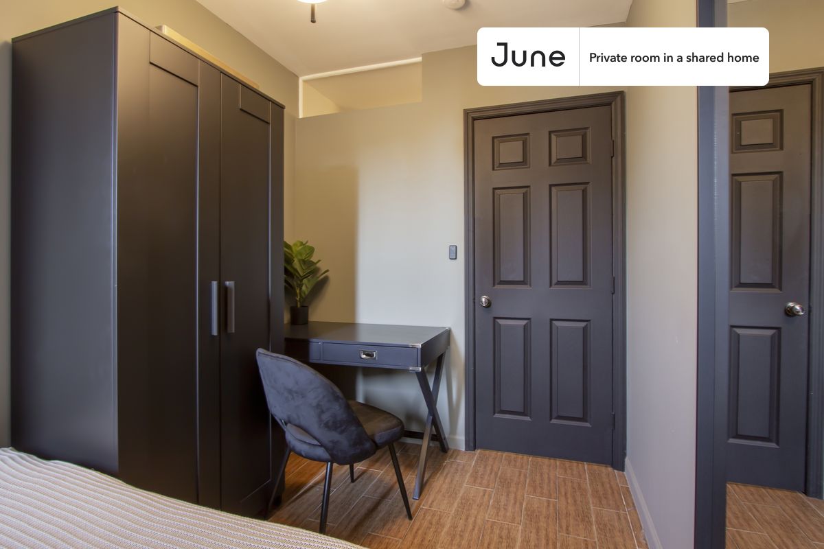 PLEASE NOTE: This is a private room in a shared apartment. You will have your own bedroom and shared common areas (kitchen, bathroom, etc.) with other residents.
Full bedroom in a 3 bedroom / 1 bathroom apartment!
Check out 3D tour now: https://jnhm.es/Sg
This Full room in Chinatown is available on a 12 month lease or a flexible short term (31 to 364 days) lease. You pick your custom start and end date. Monthly rent rate is determined by furnishing preference, move-in date and move-out date. Speak to a June representative for recommendations on the best stay duration for the lowest rate, and learn more about this home on the June website: https://jnhm.es/FS
Amenities of this home: Furnished Common Areas, Wi-Fi - Paid separately (High-Speed), Guarantors Allowed, 32-inch Flat-Screen TV, Laundry - Paid separately (in building), Hardwood Flooring, Microwave, Oven, Refrigerator, also, this unit is conveniently located, several local parks, restaurants and bars are just minutes away.
About June Homes: Welcome to the easiest rental experience of your life. Rent furnished or unfurnished apartments on a 12 month lease or a flexible short term (31 to 364 days). As a resident, you’ll have access to 24/7 support and monthly cleanings of the home’s shared spaces. Sign up now to apply online for your next home with June: https://jnhm.es/sign-roomi
Brokers welcome! Contact us for more details.
Interested? Use this listing ID when speaking to June team: #269 A