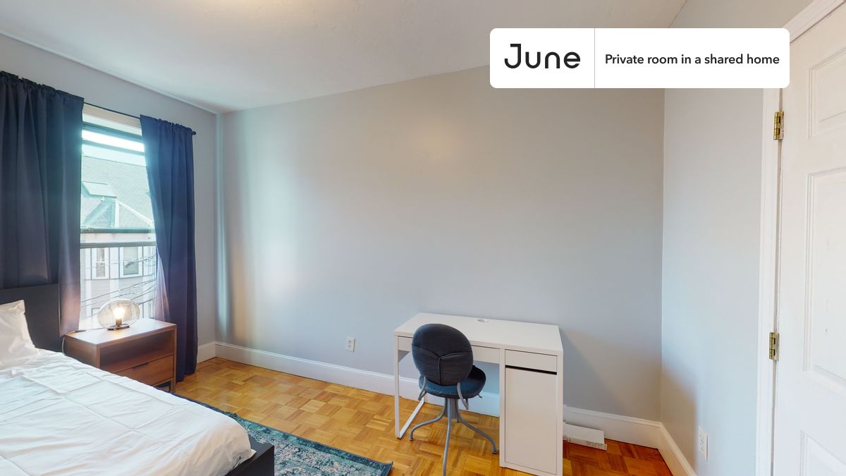 

PLEASE NOTE: This is a private room in a shared apartment. You will have your own bedroom and shared common areas (kitchen, bathroom, etc.) with other residents.

Queen bedroom in a 4 bedroom / 2 bathroom apartment!

Check out 3D tour now:  https://jnhm.es/Vf

This  Queen room in Allston  is available on a 12 month lease or a flexible short term (31 to 364 days) lease. You pick your custom start and end date. Monthly rent rate is determined by furnishing preference, move-in date and move-out date. Speak to a June representative for recommendations on the best stay duration for the lowest rate, and learn more about this home on the June website:  https://jnhm.es/5Aa

Amenities of this home:   Dishwasher,    Furnished Common Areas,    Wi-Fi - Paid separately (High-Speed),    Guarantors Allowed,       32-inch Flat-Screen TV,    Laundry - Paid separately (in building),       Hardwood Flooring,    Microwave,    Oven,    Refrigerator,    Air Conditioning | HVAC,   also, this unit is conveniently located, several local parks, restaurants and bars are just minutes away.

About June Homes: Welcome to the easiest rental experience of your life. Rent furnished or unfurnished apartments on a 12 month lease or a flexible short term (31 to 364 days). As a resident, you’ll have access to 24/7 support and monthly cleanings of the home’s shared spaces. Sign up now to apply online for your next home with June: https://jnhm.es/sign-roomi

Brokers welcome! Contact us for more details.

Interested? Kindly note that the minimum stay duration would be 31 days. 

Use this listing ID when speaking to June team:  #536 D