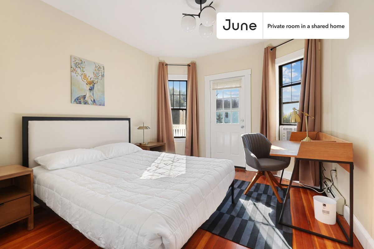 PLEASE NOTE: This is a private room in a shared apartment. You will have your own bedroom and shared common areas (kitchen, bathroom, etc.) with other residents.
Queen bedroom in a 4 bedroom / 1 bathroom apartment!
Check out 3D tour now: https://jnhm.es/VK
This Queen room in Dorchester - Fields Corner West is available on a 12 month lease or a flexible short term (31 to 364 days) lease. You pick your custom start and end date. Monthly rent rate is determined by furnishing preference, move-in date and move-out date. Speak to a June representative for recommendations on the best stay duration for the lowest rate, and learn more about this home on the June website: https://jnhm.es/5IB
Amenities of this home: Furnished Common Areas, Wi-Fi - Paid separately (High-Speed), Guarantors Allowed, 32-inch Flat-Screen TV, Street parking - City permit required, Back porch, Balcony, Hardwood Flooring, Microwave, Oven, Refrigerator, also, this unit is conveniently located, several local parks, restaurants and bars are just minutes away.
About June Homes: Welcome to the easiest rental experience of your life. Rent furnished or unfurnished apartments on a 12 month lease or a flexible short term (31 to 364 days). As a resident, you’ll have access to 24/7 support and monthly cleanings of the home’s shared spaces. Sign up now to apply online for your next home with June: https://jnhm.es/sign-roomi
Brokers welcome! Contact us for more details.
Interested? Kindly note that the minimum stay duration would be 31 days.
Use this listing ID when speaking to June team: #723 A