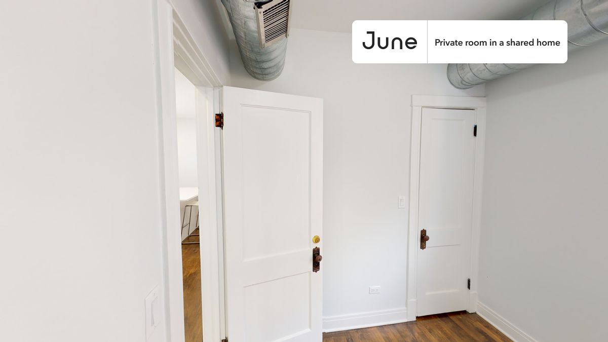 

PLEASE NOTE: This is a private room in a shared apartment. You will have your own bedroom and shared common areas (kitchen, bathroom, etc.) with other residents.

Queen bedroom in a 4 bedroom / 2 bathroom apartment!

Check out 3D tour now:  https://jnhm.es/88D

This  Queen room in Logan Square  is available on a 12 month lease or a flexible short term (31 to 364 days) lease. You pick your custom start and end date. Monthly rent rate is determined by furnishing preference, move-in date and move-out date. Speak to a June representative for recommendations on the best stay duration for the lowest rate, and learn more about this home on the June website:  https://jnhm.es/6jM

Amenities of this home:   Guarantors Allowed,       Laundry in home (free),    Dining area,    32-inch Flat-Screen TV,       Wi-Fi - Paid separately (High-Speed),    Furnished Common Areas,    Dishwasher,    Living area,    Limited garage parking (Paid separately),    Hardwood Flooring,    Microwave,    Oven,    Refrigerator,   also, this unit is conveniently located, several local parks, restaurants and bars are just minutes away.

About June Homes: Welcome to the easiest rental experience of your life. Rent furnished or unfurnished apartments on a 12 month lease or a flexible short term (31 to 364 days). As a resident, you’ll have access to 24/7 support and monthly cleanings of the home’s shared spaces. Sign up now to apply online for your next home with June: https://jnhm.es/sign-roomi

Brokers welcome! Contact us for more details.

Interested? Kindly note that the minimum stay duration would be 32 days. 

Use this listing ID when speaking to June team:  #1489 B
