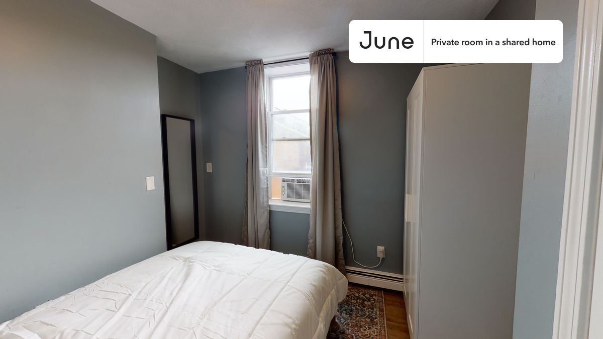 

PLEASE NOTE: This is a private room in a shared apartment. You will have your own bedroom and shared common areas (kitchen, bathroom, etc.) with other residents.

Queen bedroom in a 3 bedroom / 1 bathroom apartment!

Check out 3D tour now:  https://jnhm.es/Ro

This  Queen room in North End  is available on a 12 month lease or a flexible short term (31 to 364 days) lease. You pick your custom start and end date. Monthly rent rate is determined by furnishing preference, move-in date and move-out date. Speak to a June representative for recommendations on the best stay duration for the lowest rate, and learn more about this home on the June website:  https://jnhm.es/5xe

Amenities of this home:   32-inch Flat-Screen TV,       Guarantors Allowed,    Wi-Fi - Paid separately (High-Speed),    Furnished Common Areas,    Dishwasher,    Laundry - Paid separately (in building),    Street parking - City permit required,       Hardwood Flooring,    Microwave,    Oven,    Refrigerator,   also, this unit is conveniently located, several local parks, restaurants and bars are just minutes away.

About June Homes: Welcome to the easiest rental experience of your life. Rent furnished or unfurnished apartments on a 12 month lease or a flexible short term (31 to 364 days). As a resident, you’ll have access to 24/7 support and monthly cleanings of the home’s shared spaces. Sign up now to apply online for your next home with June: https://jnhm.es/sign-roomi

Brokers welcome! Contact us for more details.

Interested? Kindly note that the minimum stay duration would be 31 days. 

Use this listing ID when speaking to June team:  #470 B