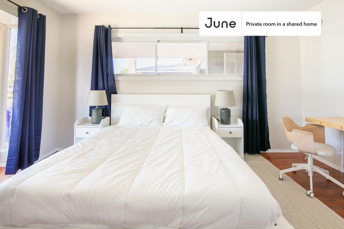 

PLEASE NOTE: This is a private room in a shared apartment. You will have your own bedroom and shared common areas (kitchen, bathroom, etc.) with other residents.

Queen bedroom in a 7 bedroom / 3 bathroom apartment!

Check out 3D tour now:  https://jnhm.es/86n

This  Queen room in College West  is available on a 12 month lease or a flexible short term (31 to 364 days) lease. You pick your custom start and end date. Monthly rent rate is determined by furnishing preference, move-in date and move-out date. Speak to a June representative for recommendations on the best stay duration for the lowest rate, and learn more about this home on the June website:  https://jnhm.es/5Y3

Amenities of this home:   Dishwasher,    Furnished Common Areas,    Wi-Fi - Paid separately (High-Speed),    Guarantors Allowed,       Central AC (Common space),    Laundry in home (free),       Enclosed backyard,    Wall-Mounted TV,    Hardwood Flooring,    Microwave,    Oven,    Refrigerator,    garage parking (paid),   also, this unit is conveniently located, several local parks, restaurants and bars are just minutes away.

About June Homes: Welcome to the easiest rental experience of your life. Rent furnished or unfurnished apartments on a 12 month lease or a flexible short term (31 to 364 days). As a resident, you’ll have access to 24/7 support and monthly cleanings of the home’s shared spaces. Sign up now to apply online for your next home with June: https://jnhm.es/sign-roomi

Brokers welcome! Contact us for more details.

Interested? Use this listing ID when speaking to June team:  #1021 E