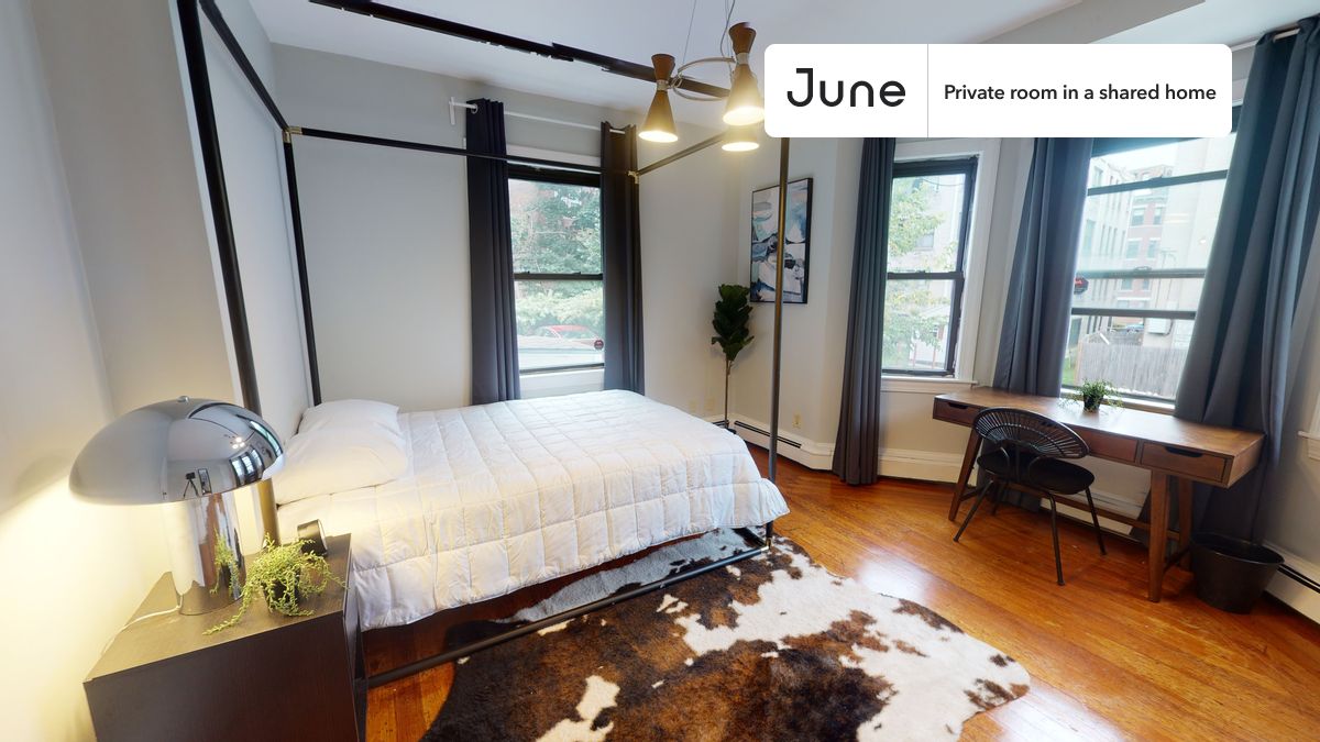 PLEASE NOTE: This is a private room in a shared apartment. You will have your own bedroom and shared common areas (kitchen, bathroom, etc.) with other residents.
Queen bedroom in a 4 bedroom / 2 bathroom apartment!
Check out 3D tour now: https://jnhm.es/R6
This Queen room in Brighton is available on a 12 month lease or a flexible short term (31 to 364 days) lease. You pick your custom start and end date. Monthly rent rate is determined by furnishing preference, move-in date and move-out date. Speak to a June representative for recommendations on the best stay duration for the lowest rate, and learn more about this home on the June website: https://jnhm.es/5uD
Amenities of this home: 32-inch Flat-Screen TV, Dishwasher, Furnished Common Areas, Wi-Fi - Paid separately (High-Speed), Guarantors Allowed, Driveway parking (Paid separately), Hardwood Flooring, Microwave, Oven, Refrigerator, also, this unit is conveniently located, several local parks, restaurants and bars are just minutes away.
About June Homes: Welcome to the easiest rental experience of your life. Rent furnished or unfurnished apartments on a 12 month lease or a flexible short term (31 to 364 days). As a resident, you’ll have access to 24/7 support and monthly cleanings of the home’s shared spaces. Sign up now to apply online for your next home with June: https://jnhm.es/sign-roomi
Brokers welcome! Contact us for more details.
Interested? Kindly note that the minimum stay duration would be 31 days.
Use this listing ID when speaking to June team: #419 1A