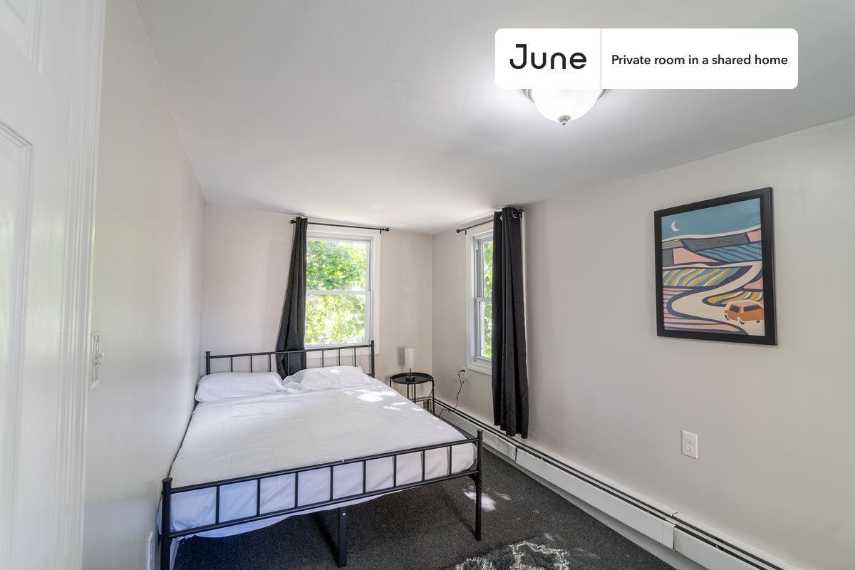 

PLEASE NOTE: This is a private room in a shared apartment. You will have your own bedroom and shared common areas (kitchen, bathroom, etc.) with other residents.

Queen bedroom in a 5 bedroom / 1.5 bathroom apartment!

Check out 3D tour now:  https://jnhm.es/8eQ

This  Queen room in East Boston  is available on a 12 month lease or a flexible short term (31 to 364 days) lease. You pick your custom start and end date. Monthly rent rate is determined by furnishing preference, move-in date and move-out date. Speak to a June representative for recommendations on the best stay duration for the lowest rate, and learn more about this home on the June website:  https://jnhm.es/6xk

Amenities of this home:   Dishwasher,    Wi-Fi - Paid separately (High-Speed),    Guarantors Allowed,       32-inch Flat-Screen TV,    Street parking - City permit required,    Laundry in building (free),       Hardwood Flooring,    Microwave,    Oven,    Refrigerator,   also, this unit is conveniently located, several local parks, restaurants and bars are just minutes away.

About June Homes: Welcome to the easiest rental experience of your life. Rent furnished or unfurnished apartments on a 12 month lease or a flexible short term (31 to 364 days). As a resident, you’ll have access to 24/7 support and monthly cleanings of the home’s shared spaces. Sign up now to apply online for your next home with June: https://jnhm.es/sign-roomi

Brokers welcome! Contact us for more details.

Interested? Kindly note that the minimum stay duration would be 31 days. 

Use this listing ID when speaking to June team:  #1761 B