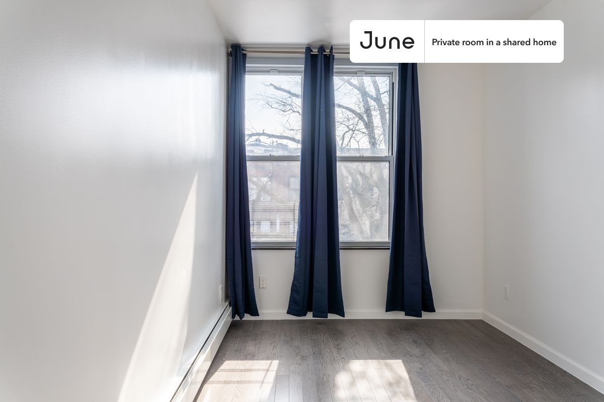 

PLEASE NOTE: This is a private room in a shared apartment. You will have your own bedroom and shared common areas (kitchen, bathroom, etc.) with other residents.

Queen bedroom in a 4 bedroom / 2 bathroom apartment!

Check out 3D tour now:  https://jnhm.es/12n

This  Queen room in Astoria  is available on a 12 month lease or a flexible short term (31 to 364 days) lease. You pick your custom start and end date. Monthly rent rate is determined by furnishing preference, move-in date and move-out date. Speak to a June representative for recommendations on the best stay duration for the lowest rate, and learn more about this home on the June website:  https://jnhm.es/5Vv

Amenities of this home:   Furnished Common Areas,    Wi-Fi - Paid separately (High-Speed),    Guarantors Allowed,       32-inch Flat-Screen TV,       Hardwood Flooring,    Microwave,    Oven,    Refrigerator,   also, this unit is conveniently located, several local parks, restaurants and bars are just minutes away.

About June Homes: Welcome to the easiest rental experience of your life. Rent furnished or unfurnished apartments on a 12 month lease or a flexible short term (31 to 364 days). As a resident, you’ll have access to 24/7 support and monthly cleanings of the home’s shared spaces. Sign up now to apply online for your next home with June: https://jnhm.es/sign-roomi

Brokers welcome! Contact us for more details.

Interested? Use this listing ID when speaking to June team:  #979 C