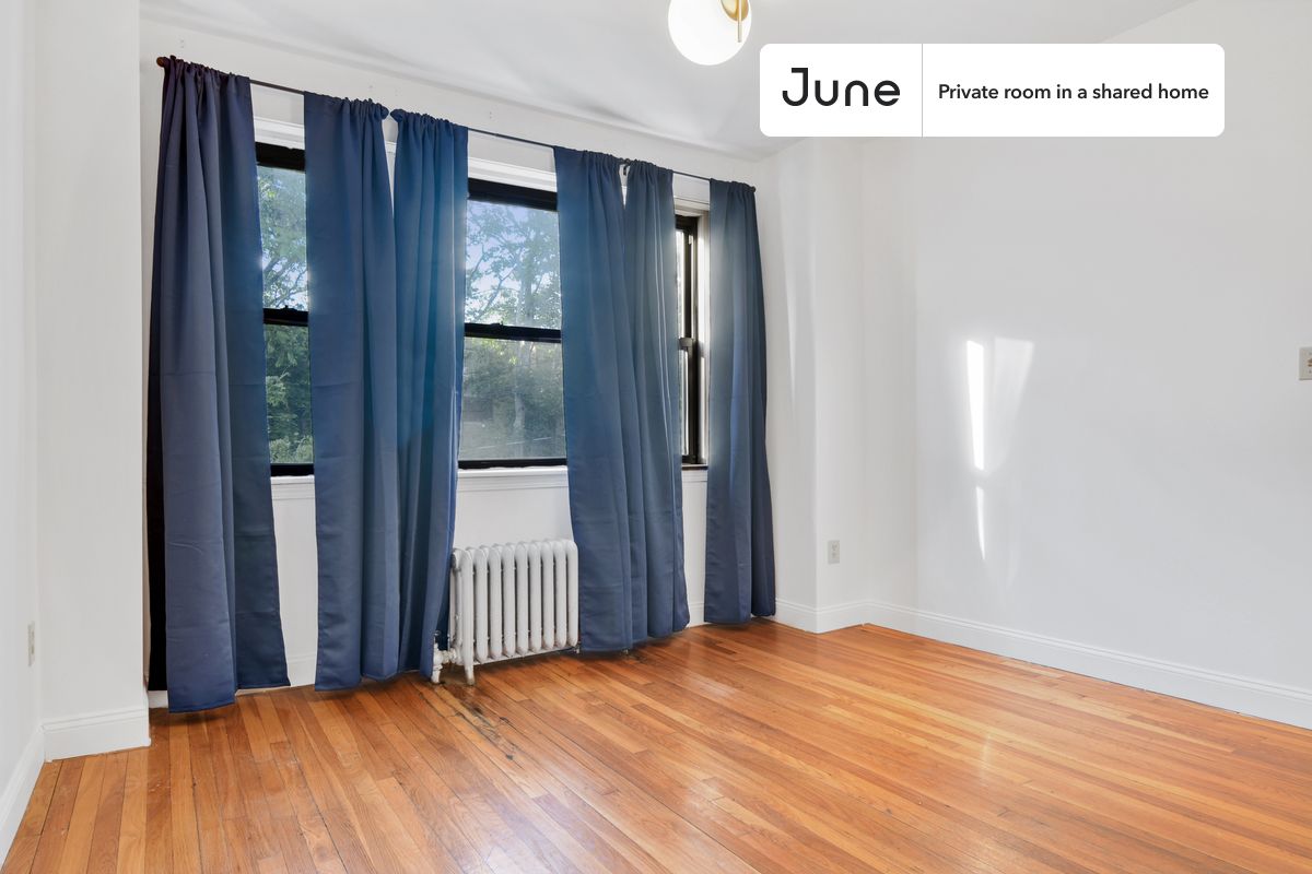 

PLEASE NOTE: This is a private room in a shared apartment. You will have your own bedroom and shared common areas (kitchen, bathroom, etc.) with other residents.

Full bedroom in a 4 bedroom / 2 bathroom apartment!

Check out 3D tour now:  https://jnhm.es/Rc

This  Full room in Brighton  is available on a 12 month lease or a flexible short term (31 to 364 days) lease. You pick your custom start and end date. Monthly rent rate is determined by furnishing preference, move-in date and move-out date. Speak to a June representative for recommendations on the best stay duration for the lowest rate, and learn more about this home on the June website:  https://jnhm.es/5vg

Amenities of this home:   Dishwasher,    Furnished Common Areas,    Wi-Fi - Paid separately (High-Speed),    Guarantors Allowed,       32-inch Flat-Screen TV,    Dining area,       Smart lock,    Living area,    Hardwood Flooring,    Microwave,    Oven,    Refrigerator,   also, this unit is conveniently located, several local parks, restaurants and bars are just minutes away.

About June Homes: Welcome to the easiest rental experience of your life. Rent furnished or unfurnished apartments on a 12 month lease or a flexible short term (31 to 364 days). As a resident, you’ll have access to 24/7 support and monthly cleanings of the home’s shared spaces. Sign up now to apply online for your next home with June: https://jnhm.es/sign-roomi

Brokers welcome! Contact us for more details.

Interested? Kindly note that the minimum stay duration would be 31 days. 

Use this listing ID when speaking to June team:  #441 6A