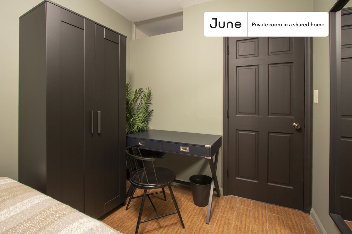 PLEASE NOTE: This is a private room in a shared apartment. You will have your own bedroom and shared common areas (kitchen, bathroom, etc.) with other residents.
Full bedroom in a 3 bedroom / 1 bathroom apartment!
Check out 3D tour now: https://jnhm.es/S5
This Full room in Chinatown is available on a 12 month lease or a flexible short term (31 to 364 days) lease. You pick your custom start and end date. Monthly rent rate is determined by furnishing preference, move-in date and move-out date. Speak to a June representative for recommendations on the best stay duration for the lowest rate, and learn more about this home on the June website: https://jnhm.es/G6
Amenities of this home: Furnished Common Areas, Wi-Fi - Paid separately (High-Speed), Guarantors Allowed, 32-inch Flat-Screen TV, Laundry - Paid separately (in building), Hardwood Flooring, Microwave, Oven, Refrigerator, also, this unit is conveniently located, several local parks, restaurants and bars are just minutes away.
About June Homes: Welcome to the easiest rental experience of your life. Rent furnished or unfurnished apartments on a 12 month lease or a flexible short term (31 to 364 days). As a resident, you’ll have access to 24/7 support and monthly cleanings of the home’s shared spaces. Sign up now to apply online for your next home with June: https://jnhm.es/sign-roomi
Brokers welcome! Contact us for more details.
Interested? Use this listing ID when speaking to June team: #268 C