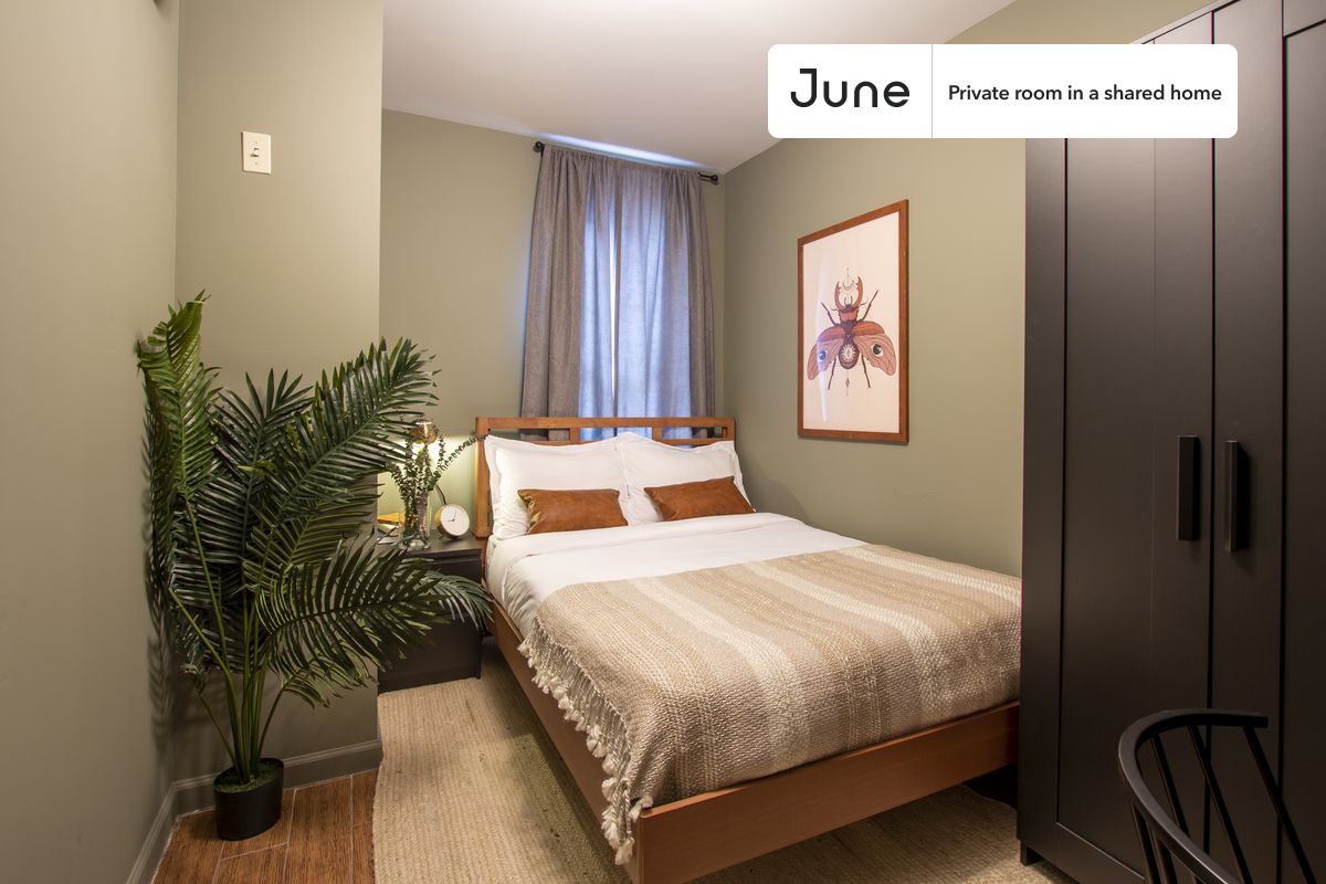 PLEASE NOTE: This is a private room in a shared apartment. You will have your own bedroom and shared common areas (kitchen, bathroom, etc.) with other residents.
Full bedroom in a 3 bedroom / 1 bathroom apartment!
Check out 3D tour now: https://jnhm.es/S5
This Full room in Chinatown is available on a 12 month lease or a flexible short term (31 to 364 days) lease. You pick your custom start and end date. Monthly rent rate is determined by furnishing preference, move-in date and move-out date. Speak to a June representative for recommendations on the best stay duration for the lowest rate, and learn more about this home on the June website: https://jnhm.es/G6
Amenities of this home: Furnished Common Areas, Wi-Fi - Paid separately (High-Speed), Guarantors Allowed, 32-inch Flat-Screen TV, Laundry - Paid separately (in building), Hardwood Flooring, Microwave, Oven, Refrigerator, also, this unit is conveniently located, several local parks, restaurants and bars are just minutes away.
About June Homes: Welcome to the easiest rental experience of your life. Rent furnished or unfurnished apartments on a 12 month lease or a flexible short term (31 to 364 days). As a resident, you’ll have access to 24/7 support and monthly cleanings of the home’s shared spaces. Sign up now to apply online for your next home with June: https://jnhm.es/sign-roomi
Brokers welcome! Contact us for more details.
Interested? Use this listing ID when speaking to June team: #268 C