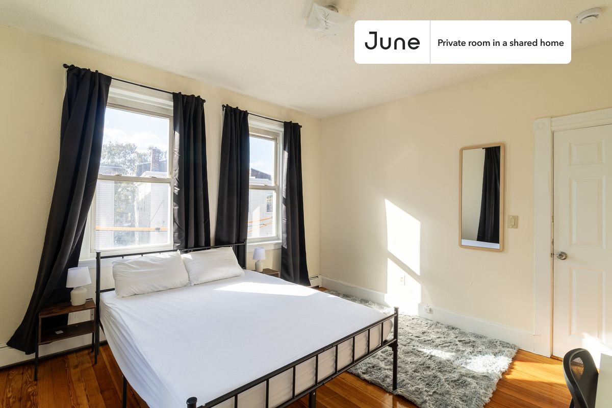 

PLEASE NOTE: This is a private room in a shared apartment. You will have your own bedroom and shared common areas (kitchen, bathroom, etc.) with other residents.

Queen bedroom in a 3 bedroom / 1 bathroom apartment!

Check out 3D tour now:  https://jnhm.es/8f3

This  Queen room in Jamaica Plain  is available on a 12 month lease or a flexible short term (31 to 364 days) lease. You pick your custom start and end date. Monthly rent rate is determined by furnishing preference, move-in date and move-out date. Speak to a June representative for recommendations on the best stay duration for the lowest rate, and learn more about this home on the June website:  https://jnhm.es/6xK

Amenities of this home:   Furnished Common Areas,    Wi-Fi - Paid separately (High-Speed),    Guarantors Allowed,       32-inch Flat-Screen TV,    Street parking - City permit required,    Hardwood Flooring,    Microwave,    Oven,    Refrigerator,    Heating | Baseboard Gas heating,   also, this unit is conveniently located, several local parks, restaurants and bars are just minutes away.

About June Homes: Welcome to the easiest rental experience of your life. Rent furnished or unfurnished apartments on a 12 month lease or a flexible short term (31 to 364 days). As a resident, you’ll have access to 24/7 support and monthly cleanings of the home’s shared spaces. Sign up now to apply online for your next home with June: https://jnhm.es/sign-roomi

Brokers welcome! Contact us for more details.

Interested? Kindly note that the minimum stay duration would be 31 days. 

Use this listing ID when speaking to June team:  #1769 B