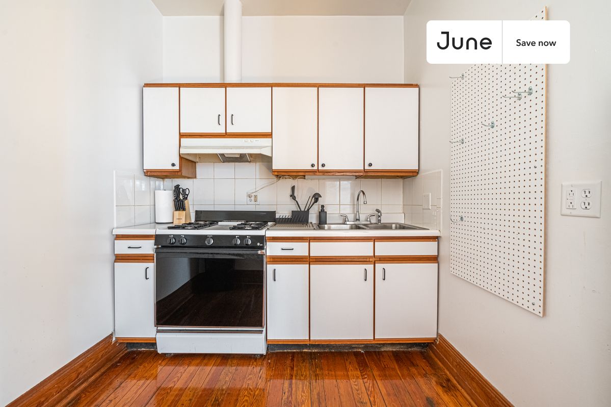 



1 bedroom in Lake View on flexible lease terms.

Check out 3D tour now:  https://jnhm.es/8aT

This  1 bedroom apartment on the Lake View  is available on a 12 month lease or a flexible short term (31 to 364 days) lease. You pick your custom start and end date. Monthly rent rate is determined by furnishing preference, move-in date and move-out date. Speak to a June representative for recommendations on the best stay duration for the lowest rate, and learn more about this home on the June website:     https://jnhm.es/6n5

Amenities of this home:   Wi-Fi - Paid separately (High-Speed),    Guarantors Allowed,       Couple-Friendly,    Street parking - City permit required,    Laundry - Paid separately (in building),       Living area,    Hardwood Flooring,    Microwave,    Oven,    Refrigerator,   also, this unit is conveniently located, several local parks, restaurants and bars are just minutes away.

About June Homes: Welcome to the easiest rental experience of your life. Rent furnished or unfurnished apartments on a 12 month lease or a flexible short term (31 to 364 days). As a resident, you’ll have access to 24/7 support and monthly cleanings of the home’s shared spaces. Sign up now to apply online for your next home with June: https://jnhm.es/sign-roomi

Brokers welcome! Contact us for more details.

Interested? Kindly note that the minimum stay duration would be 32 days. 

Use this listing ID when speaking to June team:  #1565
