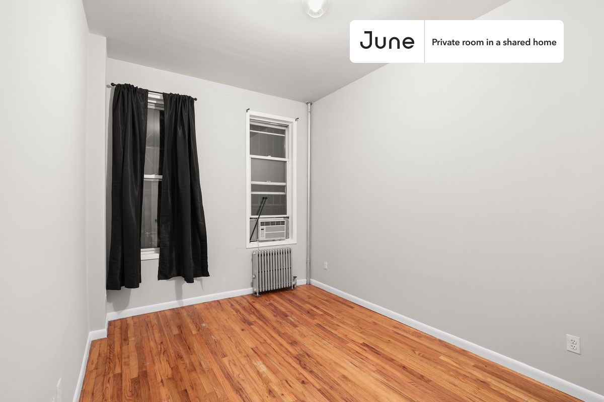 

PLEASE NOTE: This is a private room in a shared apartment. You will have your own bedroom and shared common areas (kitchen, bathroom, etc.) with other residents.

Queen bedroom in a 4 bedroom / 2 bathroom apartment!

Check out 3D tour now:  https://jnhm.es/Wc

This  Queen room in Williamsburg  is available on a 12 month lease or a flexible short term (31 to 364 days) lease. You pick your custom start and end date. Monthly rent rate is determined by furnishing preference, move-in date and move-out date. Speak to a June representative for recommendations on the best stay duration for the lowest rate, and learn more about this home on the June website:  https://jnhm.es/5Hi

Amenities of this home:   Dishwasher,    Furnished Common Areas,    Wi-Fi - Paid separately (High-Speed),    Guarantors Allowed,       32-inch Flat-Screen TV,       Street parking - City permit required,    Laundry in home (free),    Hardwood Flooring,    Microwave,    Oven,    Refrigerator,   also, this unit is conveniently located, several local parks, restaurants and bars are just minutes away.

About June Homes: Welcome to the easiest rental experience of your life. Rent furnished or unfurnished apartments on a 12 month lease or a flexible short term (31 to 364 days). As a resident, you’ll have access to 24/7 support and monthly cleanings of the home’s shared spaces. Sign up now to apply online for your next home with June: https://jnhm.es/sign-roomi

Brokers welcome! Contact us for more details.

Interested? Use this listing ID when speaking to June team:  #691 A