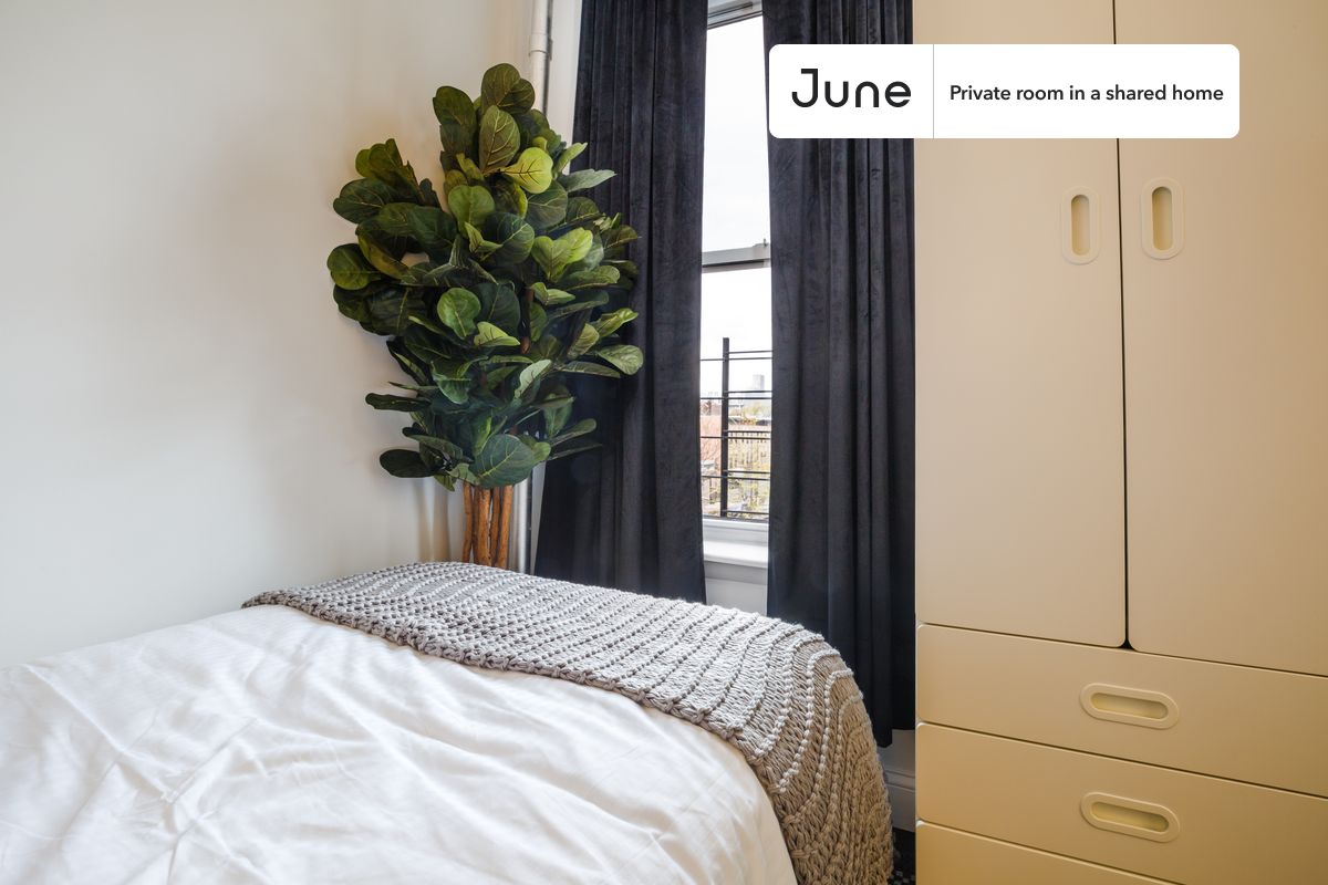 

PLEASE NOTE: This is a private room in a shared apartment. You will have your own bedroom and shared common areas (kitchen, bathroom, etc.) with other residents.

Twin bedroom in a 3 bedroom / 1 bathroom apartment!

Check out 3D tour now:  https://jnhm.es/RH

This  Twin room in Prospect Heights  is available on a 12 month lease or a flexible short term (31 to 364 days) lease. You pick your custom start and end date. Monthly rent rate is determined by furnishing preference, move-in date and move-out date. Speak to a June representative for recommendations on the best stay duration for the lowest rate, and learn more about this home on the June website:  https://jnhm.es/Aq

Amenities of this home:   Dishwasher,    Furnished Common Areas,    Wi-Fi - Paid separately (High-Speed),    Guarantors Allowed,       32-inch Flat-Screen TV,       Shared Home Office,    Hardwood Flooring,    Microwave,    Oven,    Refrigerator,   also, this unit is conveniently located, several local parks, restaurants and bars are just minutes away.

About June Homes: Welcome to the easiest rental experience of your life. Rent furnished or unfurnished apartments on a 12 month lease or a flexible short term (31 to 364 days). As a resident, you’ll have access to 24/7 support and monthly cleanings of the home’s shared spaces. Sign up now to apply online for your next home with June: https://jnhm.es/sign-roomi

Brokers welcome! Contact us for more details.

Interested? Use this listing ID when speaking to June team:  #169 3A