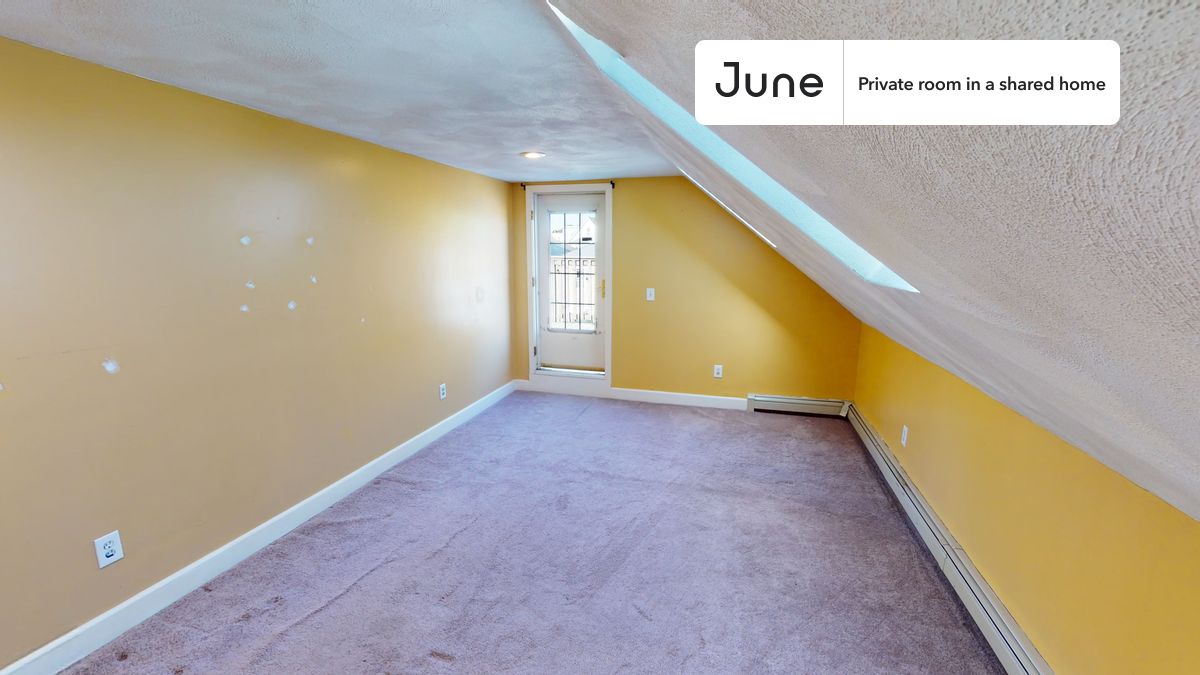 PLEASE NOTE: This is a private room in a shared apartment. You will have your own bedroom and shared common areas (kitchen, bathroom, etc.) with other residents.
Full bedroom in a 6 bedroom / 2 bathroom apartment!
Check out 3D tour now: https://jnhm.es/89b
This Full room in JFK/UMass is available on a 12 month lease or a flexible short term (31 to 364 days) lease. You pick your custom start and end date. Monthly rent rate is determined by furnishing preference, move-in date and move-out date. Speak to a June representative for recommendations on the best stay duration for the lowest rate, and learn more about this home on the June website: https://jnhm.es/62y
Amenities of this home: Dishwasher, Furnished Common Areas, Wi-Fi - Paid separately (High-Speed), Outdoor space, Guarantors Allowed, 32-inch Flat-Screen TV, Laundry in home (free), Balcony, Shared Home Office, Living area, Hardwood Flooring, Microwave, Oven, Refrigerator, also, this unit is conveniently located, several local parks, restaurants and bars are just minutes away.
About June Homes: Welcome to the easiest rental experience of your life. Rent furnished or unfurnished apartments on a 12 month lease or a flexible short term (31 to 364 days). As a resident, you’ll have access to 24/7 support and monthly cleanings of the home’s shared spaces. Sign up now to apply online for your next home with June: https://jnhm.es/sign-roomi
Brokers welcome! Contact us for more details.
Interested? Kindly note that the minimum stay duration would be 31 days.
Use this listing ID when speaking to June team: #1086 D