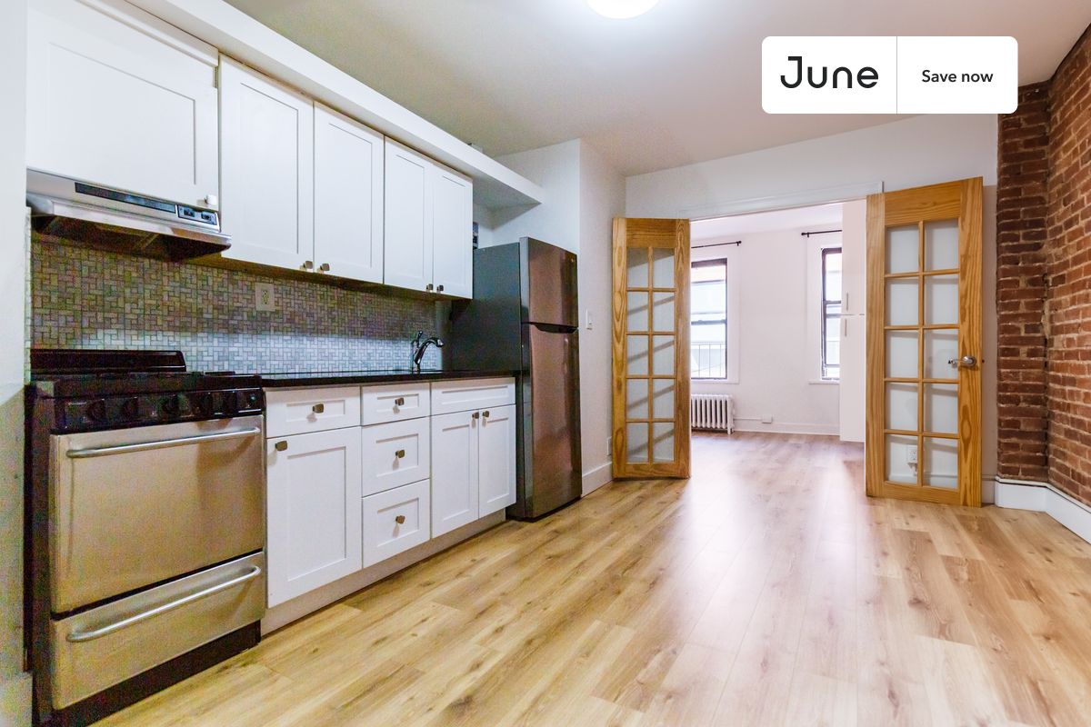 1 bedroom in Hell's Kitchen on flexible lease terms.
Check out 3D tour now: https://jnhm.es/8en
This 1 bedroom apartment on the Hell's Kitchen is available on a 12 month lease or a flexible short term (31 to 364 days) lease. You pick your custom start and end date. Monthly rent rate is determined by furnishing preference, move-in date and move-out date. Speak to a June representative for recommendations on the best stay duration for the lowest rate, and learn more about this home on the June website: https://jnhm.es/6vr
Amenities of this home: Wi-Fi - Paid separately (High-Speed), Guarantors Allowed, Couple-Friendly, Hardwood Flooring, Oven, Refrigerator, Heating | Steam radiant, also, this unit is conveniently located, several local parks, restaurants and bars are just minutes away.
About June Homes: Welcome to the easiest rental experience of your life. Rent furnished or unfurnished apartments on a 12 month lease or a flexible short term (31 to 364 days). As a resident, you’ll have access to 24/7 support and monthly cleanings of the home’s shared spaces. Sign up now to apply online for your next home with June: https://jnhm.es/sign-roomi
Brokers welcome! Contact us for more details.
Interested? Use this listing ID when speaking to June team: #1730