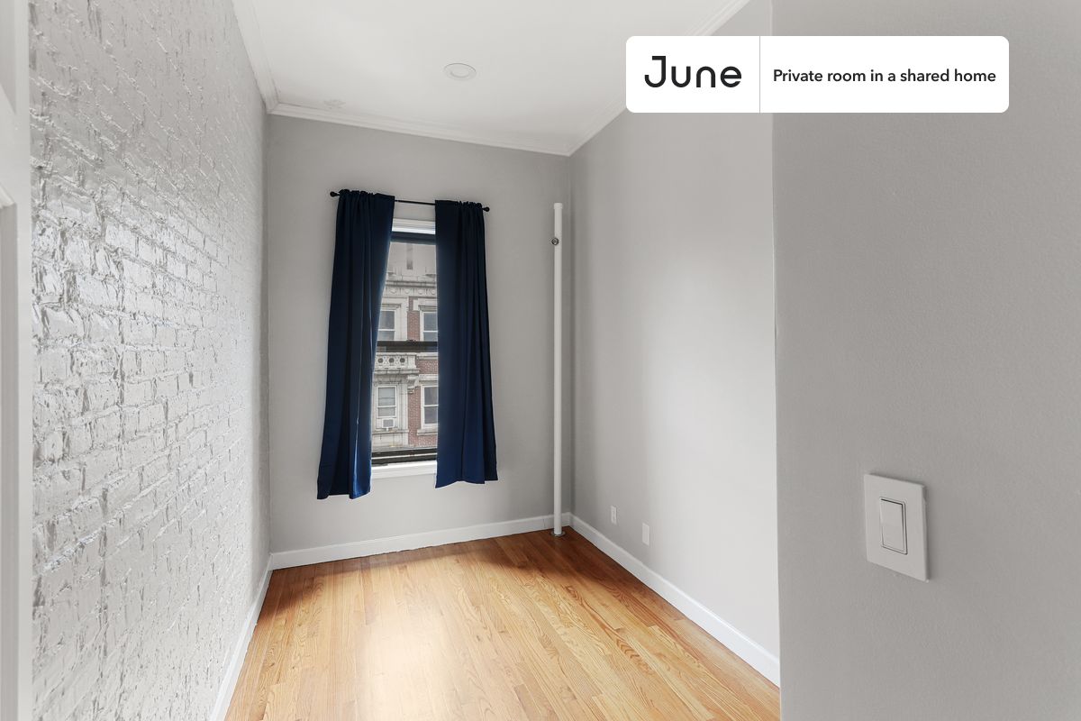 

PLEASE NOTE: This is a private room in a shared apartment. You will have your own bedroom and shared common areas (kitchen, bathroom, etc.) with other residents.

Full bedroom in a 4 bedroom / 1 bathroom apartment!

Check out 3D tour now:  https://jnhm.es/XG

This  Full room in Hamilton Heights  is available on a 12 month lease or a flexible short term (31 to 364 days) lease. You pick your custom start and end date. Monthly rent rate is determined by furnishing preference, move-in date and move-out date. Speak to a June representative for recommendations on the best stay duration for the lowest rate, and learn more about this home on the June website:  https://jnhm.es/5Lo

Amenities of this home:   Dishwasher,    Furnished Common Areas,    Wi-Fi - Paid separately (High-Speed),    Guarantors Allowed,       32-inch Flat-Screen TV,       Laundry in home (free),    Hardwood Flooring,    Microwave,    Oven,    Refrigerator,   also, this unit is conveniently located, several local parks, restaurants and bars are just minutes away.

About June Homes: Welcome to the easiest rental experience of your life. Rent furnished or unfurnished apartments on a 12 month lease or a flexible short term (31 to 364 days). As a resident, you’ll have access to 24/7 support and monthly cleanings of the home’s shared spaces. Sign up now to apply online for your next home with June: https://jnhm.es/sign-roomi

Brokers welcome! Contact us for more details.

Interested? Use this listing ID when speaking to June team:  #779 D