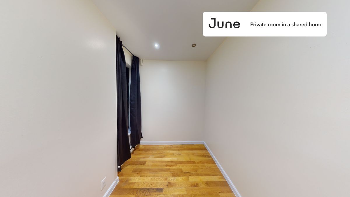 PLEASE NOTE: This is a private room in a shared apartment. You will have your own bedroom and shared common areas (kitchen, bathroom, etc.) with other residents.
Queen bedroom in a 3 bedroom / 1 bathroom apartment!
Check out 3D tour now: https://jnhm.es/8fv
This Queen room in Upper West Side is available on a 12 month lease or a flexible short term (31 to 364 days) lease. You pick your custom start and end date. Monthly rent rate is determined by furnishing preference, move-in date and move-out date. Speak to a June representative for recommendations on the best stay duration for the lowest rate, and learn more about this home on the June website: https://jnhm.es/6zd
Amenities of this home: Furnished Common Areas, Wi-Fi - Paid separately (High-Speed), Guarantors Allowed, Dining area, Laundry in home (free), Wall-Mounted TV, Hardwood Flooring, Oven, Refrigerator, Heating | Baseboard Gas heating, also, this unit is conveniently located, several local parks, restaurants and bars are just minutes away.
About June Homes: Welcome to the easiest rental experience of your life. Rent furnished or unfurnished apartments on a 12 month lease or a flexible short term (31 to 364 days). As a resident, you’ll have access to 24/7 support and monthly cleanings of the home’s shared spaces. Sign up now to apply online for your next home with June: https://jnhm.es/sign-roomi
Brokers welcome! Contact us for more details.
Interested? Use this listing ID when speaking to June team: #1797 C