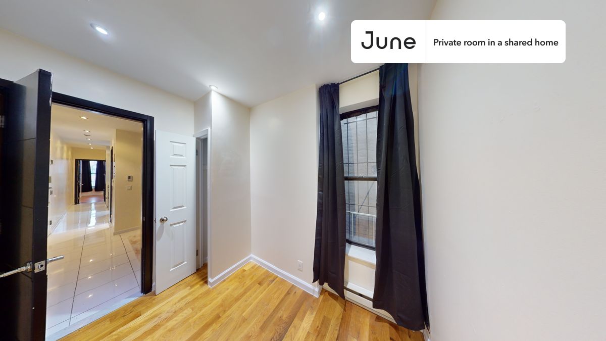 PLEASE NOTE: This is a private room in a shared apartment. You will have your own bedroom and shared common areas (kitchen, bathroom, etc.) with other residents.
Queen bedroom in a 3 bedroom / 1 bathroom apartment!
Check out 3D tour now: https://jnhm.es/8fv
This Queen room in Upper West Side is available on a 12 month lease or a flexible short term (31 to 364 days) lease. You pick your custom start and end date. Monthly rent rate is determined by furnishing preference, move-in date and move-out date. Speak to a June representative for recommendations on the best stay duration for the lowest rate, and learn more about this home on the June website: https://jnhm.es/6zd
Amenities of this home: Furnished Common Areas, Wi-Fi - Paid separately (High-Speed), Guarantors Allowed, Dining area, Laundry in home (free), Wall-Mounted TV, Hardwood Flooring, Oven, Refrigerator, Heating | Baseboard Gas heating, also, this unit is conveniently located, several local parks, restaurants and bars are just minutes away.
About June Homes: Welcome to the easiest rental experience of your life. Rent furnished or unfurnished apartments on a 12 month lease or a flexible short term (31 to 364 days). As a resident, you’ll have access to 24/7 support and monthly cleanings of the home’s shared spaces. Sign up now to apply online for your next home with June: https://jnhm.es/sign-roomi
Brokers welcome! Contact us for more details.
Interested? Use this listing ID when speaking to June team: #1797 C