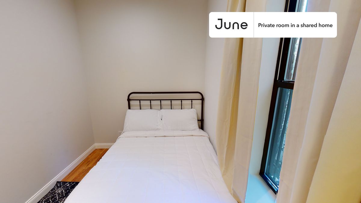 PLEASE NOTE: This is a private room in a shared apartment. You will have your own bedroom and shared common areas (kitchen, bathroom, etc.) with other residents.
Full bedroom in a 3 bedroom / 1 bathroom apartment!
Check out 3D tour now: https://jnhm.es/Xz
This Full room in Hamilton Heights is available on a 12 month lease or a flexible short term (31 to 364 days) lease. You pick your custom start and end date. Monthly rent rate is determined by furnishing preference, move-in date and move-out date. Speak to a June representative for recommendations on the best stay duration for the lowest rate, and learn more about this home on the June website: https://jnhm.es/5M2
Amenities of this home: Dishwasher, Furnished Common Areas, Wi-Fi - Paid separately (High-Speed), Guarantors Allowed, 32-inch Flat-Screen TV, Laundry in home (free), Hardwood Flooring, Microwave, Oven, Refrigerator, also, this unit is conveniently located, several local parks, restaurants and bars are just minutes away.
About June Homes: Welcome to the easiest rental experience of your life. Rent furnished or unfurnished apartments on a 12 month lease or a flexible short term (31 to 364 days). As a resident, you’ll have access to 24/7 support and monthly cleanings of the home’s shared spaces. Sign up now to apply online for your next home with June: https://jnhm.es/sign-roomi
Brokers welcome! Contact us for more details.
Interested? Use this listing ID when speaking to June team: #795 B