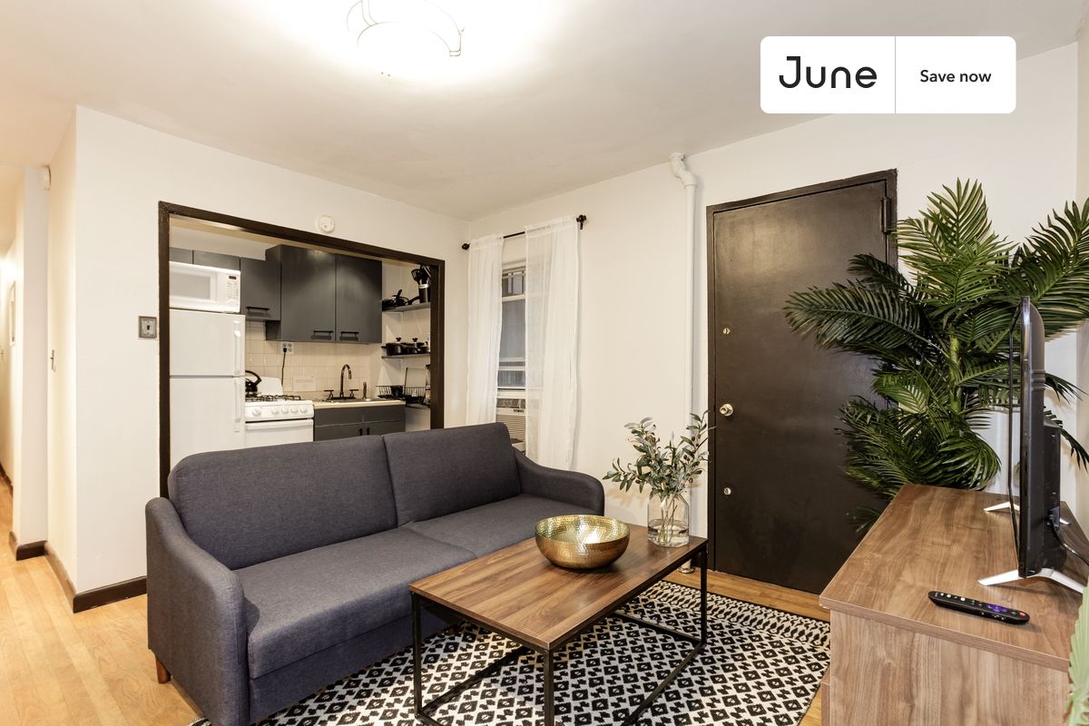 1 bedroom in Upper West Side on flexible lease terms.
Check out 3D tour now: https://jnhm.es/62
This 1 bedroom apartment on the Upper West Side is available on a 12 month lease or a flexible short term (31 to 364 days) lease. You pick your custom start and end date. Monthly rent rate is determined by furnishing preference, move-in date and move-out date. Speak to a June representative for recommendations on the best stay duration for the lowest rate, and learn more about this home on the June website: https://jnhm.es/ym
Amenities of this home: Dishwasher, Wi-Fi - Paid separately (High-Speed), Outdoor space, Guarantors Allowed, 32-inch Flat-Screen TV, Dining area, Couple-Friendly, Private Bathroom, Full size desk, Full bed, Hardwood Flooring, Microwave, Oven, Refrigerator, also, this unit is conveniently located, several local parks, restaurants and bars are just minutes away.
About June Homes: Welcome to the easiest rental experience of your life. Rent furnished or unfurnished apartments on a 12 month lease or a flexible short term (31 to 364 days). As a resident, you’ll have access to 24/7 support and monthly cleanings of the home’s shared spaces. Sign up now to apply online for your next home with June: https://jnhm.es/sign-roomi
Brokers welcome! Contact us for more details.
Interested? Use this listing ID when speaking to June team: #103