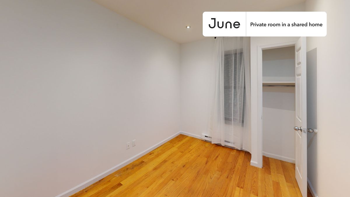 PLEASE NOTE: This is a private room in a shared apartment. You will have your own bedroom and shared common areas (kitchen, bathroom, etc.) with other residents.
Queen bedroom in a 6 bedroom / 3 bathroom apartment!
Check out 3D tour now: https://jnhm.es/8fz
This Queen room in Upper West Side is available on a 12 month lease or a flexible short term (31 to 364 days) lease. You pick your custom start and end date. Monthly rent rate is determined by furnishing preference, move-in date and move-out date. Speak to a June representative for recommendations on the best stay duration for the lowest rate, and learn more about this home on the June website: https://jnhm.es/6yU
Amenities of this home: Furnished Common Areas, Wi-Fi - Paid separately (High-Speed), Elevator, Guarantors Allowed, 32-inch Flat-Screen TV, Laundry in home (free), Courtyard, Hardwood Flooring, Oven, Refrigerator, also, this unit is conveniently located, several local parks, restaurants and bars are just minutes away.
About June Homes: Welcome to the easiest rental experience of your life. Rent furnished or unfurnished apartments on a 12 month lease or a flexible short term (31 to 364 days). As a resident, you’ll have access to 24/7 support and monthly cleanings of the home’s shared spaces. Sign up now to apply online for your next home with June: https://jnhm.es/sign-roomi
Brokers welcome! Contact us for more details.
Interested? Use this listing ID when speaking to June team: #1791 C
