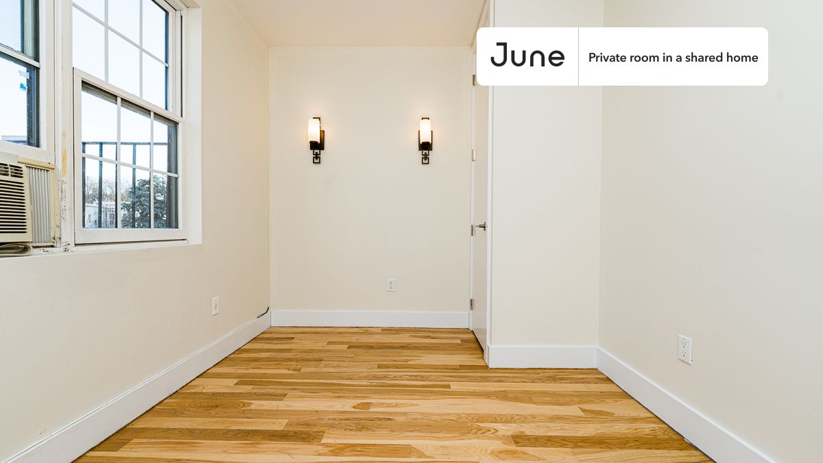 PLEASE NOTE: This is a private room in a shared apartment. You will have your own bedroom and shared common areas (kitchen, bathroom, etc.) with other residents.
Queen bedroom in a 4 bedroom / 1 bathroom apartment!
Check out 3D tour now: https://jnhm.es/8fE
This Queen room in Clinton Hill is available on a 12 month lease or a flexible short term (31 to 364 days) lease. You pick your custom start and end date. Monthly rent rate is determined by furnishing preference, move-in date and move-out date. Speak to a June representative for recommendations on the best stay duration for the lowest rate, and learn more about this home on the June website: https://jnhm.es/6zA
Amenities of this home: Furnished Common Areas, Wi-Fi - Paid separately (High-Speed), Guarantors Allowed, 32-inch Flat-Screen TV, Dining area, Laundry in home (free), Hardwood Flooring, Oven, Refrigerator, also, this unit is conveniently located, several local parks, restaurants and bars are just minutes away.
About June Homes: Welcome to the easiest rental experience of your life. Rent furnished or unfurnished apartments on a 12 month lease or a flexible short term (31 to 364 days). As a resident, you’ll have access to 24/7 support and monthly cleanings of the home’s shared spaces. Sign up now to apply online for your next home with June: https://jnhm.es/sign-roomi
Brokers welcome! Contact us for more details.
Interested? Use this listing ID when speaking to June team: #1803 D