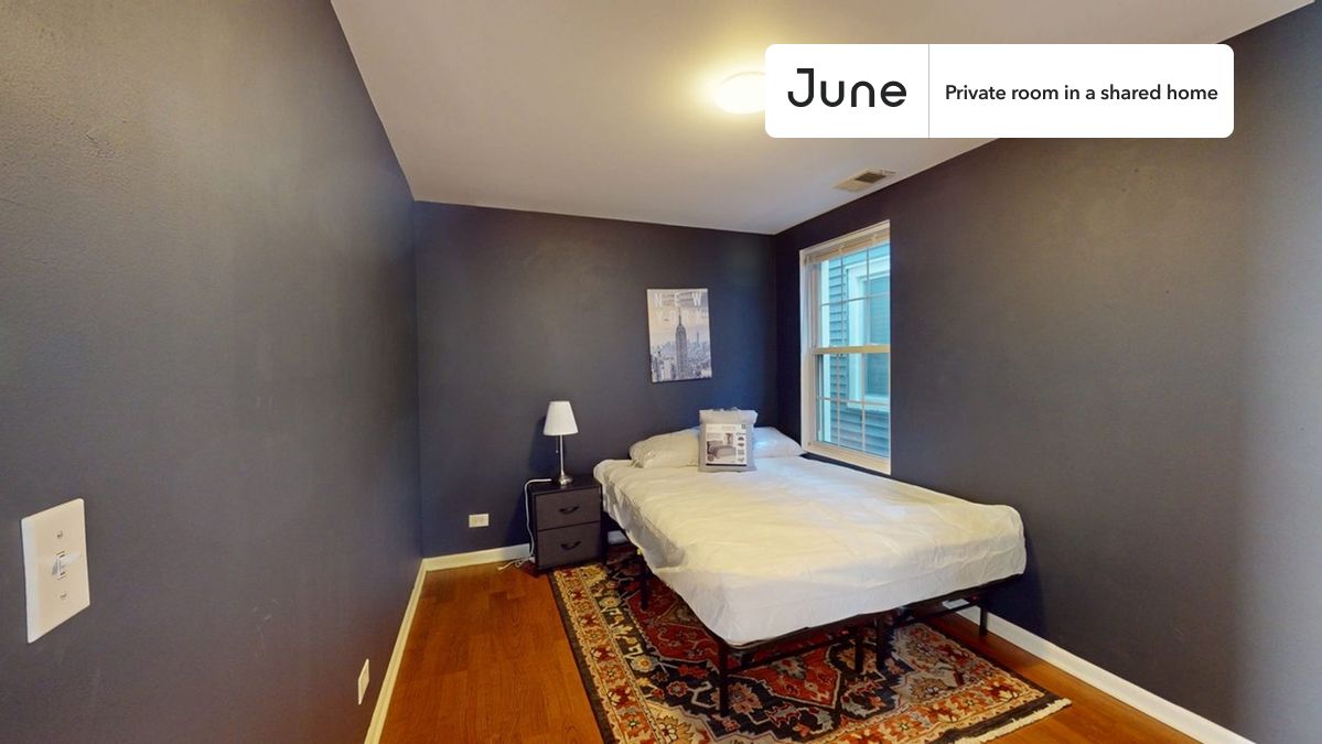 PLEASE NOTE: This is a private room in a shared apartment. You will have your own bedroom and shared common areas (kitchen, bathroom, etc.) with other residents.
Queen bedroom in a 3 bedroom / 1 bathroom apartment!
Check out 3D tour now: https://jnhm.es/8fD
This Queen room in Logan Square is available on a 12 month lease or a flexible short term (31 to 364 days) lease. You pick your custom start and end date. Monthly rent rate is determined by furnishing preference, move-in date and move-out date. Speak to a June representative for recommendations on the best stay duration for the lowest rate, and learn more about this home on the June website: https://jnhm.es/6yC
Amenities of this home: Dishwasher, Furnished Common Areas, Wi-Fi - Paid separately (High-Speed), Guarantors Allowed, 32-inch Flat-Screen TV, Dining area, Laundry - Paid separately (in building), Hardwood Flooring, Microwave, Oven, Refrigerator, Air Conditioning | HVAC, Street parking - No permit required, also, this unit is conveniently located, several local parks, restaurants and bars are just minutes away.
About June Homes: Welcome to the easiest rental experience of your life. Rent furnished or unfurnished apartments on a 12 month lease or a flexible short term (31 to 364 days). As a resident, you’ll have access to 24/7 support and monthly cleanings of the home’s shared spaces. Sign up now to apply online for your next home with June: https://jnhm.es/sign-roomi
Brokers welcome! Contact us for more details.
Interested? Kindly note that the minimum stay duration would be 32 days.
Use this listing ID when speaking to June team: #1785 B