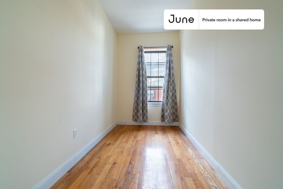 

PLEASE NOTE: This is a private room in a shared apartment. You will have your own bedroom and shared common areas (kitchen, bathroom, etc.) with other residents.

Queen bedroom in a 3 bedroom / 2 bathroom apartment!

Check out 3D tour now:  https://jnhm.es/10t

This  Queen room in Bushwick  is available on a 12 month lease or a flexible short term (31 to 364 days) lease. You pick your custom start and end date. Monthly rent rate is determined by furnishing preference, move-in date and move-out date. Speak to a June representative for recommendations on the best stay duration for the lowest rate, and learn more about this home on the June website:  https://jnhm.es/5R1

Amenities of this home:   Furnished Common Areas,    Wi-Fi - Paid separately (High-Speed),    Guarantors Allowed,       Central AC (Common space),       Wall-Mounted TV,    Hardwood Flooring,    Microwave,    Oven,    Refrigerator,   also, this unit is conveniently located, several local parks, restaurants and bars are just minutes away.

About June Homes: Welcome to the easiest rental experience of your life. Rent furnished or unfurnished apartments on a 12 month lease or a flexible short term (31 to 364 days). As a resident, you’ll have access to 24/7 support and monthly cleanings of the home’s shared spaces. Sign up now to apply online for your next home with June: https://jnhm.es/sign-roomi

Brokers welcome! Contact us for more details.

Interested? Use this listing ID when speaking to June team:  #892 A