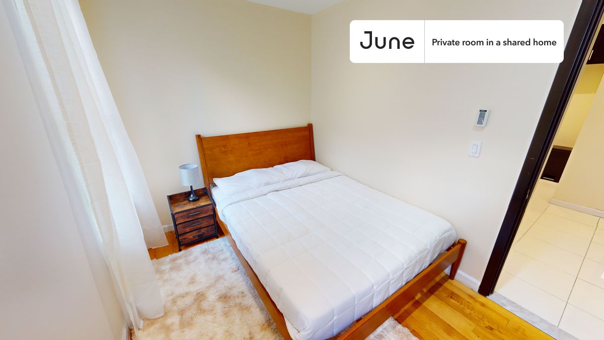 PLEASE NOTE: This is a private room in a shared apartment. You will have your own bedroom and shared common areas (kitchen, bathroom, etc.) with other residents.
Queen bedroom in a 6 bedroom / 3 bathroom apartment!
Check out 3D tour now: https://jnhm.es/8fA
This Queen room in Upper West Side is available on a 12 month lease or a flexible short term (31 to 364 days) lease. You pick your custom start and end date. Monthly rent rate is determined by furnishing preference, move-in date and move-out date. Speak to a June representative for recommendations on the best stay duration for the lowest rate, and learn more about this home on the June website: https://jnhm.es/6zb
Amenities of this home: Dishwasher, Furnished Common Areas, Wi-Fi - Paid separately (High-Speed), Elevator, Guarantors Allowed, Laundry in home (free), Courtyard, Wall-Mounted TV, Hardwood Flooring, Microwave, Oven, Refrigerator, also, this unit is conveniently located, several local parks, restaurants and bars are just minutes away.
About June Homes: Welcome to the easiest rental experience of your life. Rent furnished or unfurnished apartments on a 12 month lease or a flexible short term (31 to 364 days). As a resident, you’ll have access to 24/7 support and monthly cleanings of the home’s shared spaces. Sign up now to apply online for your next home with June: https://jnhm.es/sign-roomi
Brokers welcome! Contact us for more details.
Interested? Use this listing ID when speaking to June team: #1796 B