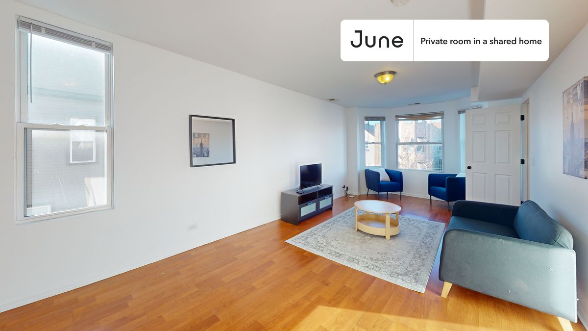 PLEASE NOTE: This is a private room in a shared apartment. You will have your own bedroom and shared common areas (kitchen, bathroom, etc.) with other residents.
Queen bedroom in a 3 bedroom / 1 bathroom apartment!
Check out 3D tour now: https://jnhm.es/8fD
This Queen room in Logan Square is available on a 12 month lease or a flexible short term (31 to 364 days) lease. You pick your custom start and end date. Monthly rent rate is determined by furnishing preference, move-in date and move-out date. Speak to a June representative for recommendations on the best stay duration for the lowest rate, and learn more about this home on the June website: https://jnhm.es/6yC
Amenities of this home: Dishwasher, Furnished Common Areas, Wi-Fi - Paid separately (High-Speed), Guarantors Allowed, 32-inch Flat-Screen TV, Dining area, Laundry - Paid separately (in building), Hardwood Flooring, Microwave, Oven, Refrigerator, Air Conditioning | HVAC, Street parking - No permit required, also, this unit is conveniently located, several local parks, restaurants and bars are just minutes away.
About June Homes: Welcome to the easiest rental experience of your life. Rent furnished or unfurnished apartments on a 12 month lease or a flexible short term (31 to 364 days). As a resident, you’ll have access to 24/7 support and monthly cleanings of the home’s shared spaces. Sign up now to apply online for your next home with June: https://jnhm.es/sign-roomi
Brokers welcome! Contact us for more details.
Interested? Kindly note that the minimum stay duration would be 32 days.
Use this listing ID when speaking to June team: #1785 B