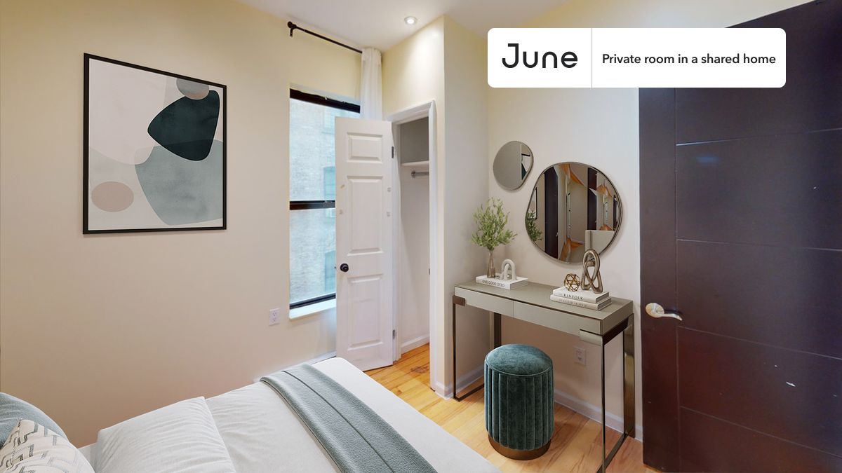 PLEASE NOTE: This is a private room in a shared apartment. You will have your own bedroom and shared common areas (kitchen, bathroom, etc.) with other residents.
Queen bedroom in a 6 bedroom / 3 bathroom apartment!
Check out 3D tour now: https://jnhm.es/8fA
This Queen room in Upper West Side is available on a 12 month lease or a flexible short term (31 to 364 days) lease. You pick your custom start and end date. Monthly rent rate is determined by furnishing preference, move-in date and move-out date. Speak to a June representative for recommendations on the best stay duration for the lowest rate, and learn more about this home on the June website: https://jnhm.es/6z7
Amenities of this home: Dishwasher, Furnished Common Areas, Wi-Fi - Paid separately (High-Speed), Elevator, Guarantors Allowed, Laundry in home (free), Courtyard, Wall-Mounted TV, Hardwood Flooring, Microwave, Oven, Refrigerator, also, this unit is conveniently located, several local parks, restaurants and bars are just minutes away.
About June Homes: Welcome to the easiest rental experience of your life. Rent furnished or unfurnished apartments on a 12 month lease or a flexible short term (31 to 364 days). As a resident, you’ll have access to 24/7 support and monthly cleanings of the home’s shared spaces. Sign up now to apply online for your next home with June: https://jnhm.es/sign-roomi
Brokers welcome! Contact us for more details.
Interested? Use this listing ID when speaking to June team: #1796 F