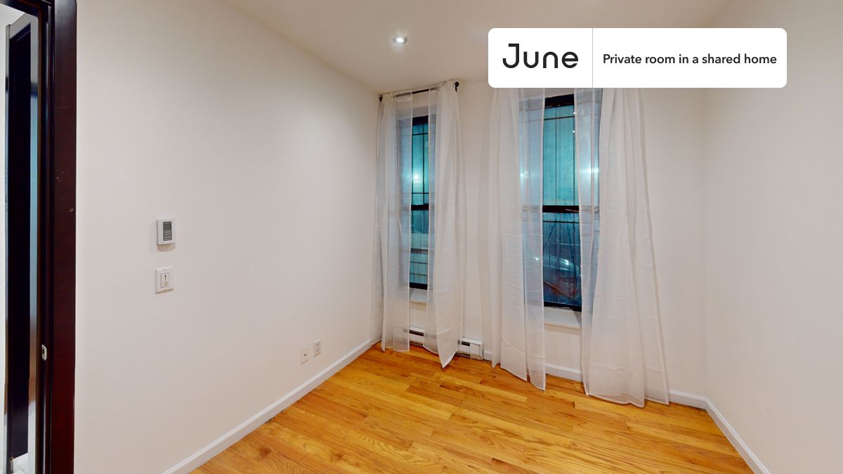 PLEASE NOTE: This is a private room in a shared apartment. You will have your own bedroom and shared common areas (kitchen, bathroom, etc.) with other residents.
Queen bedroom in a 6 bedroom / 3 bathroom apartment!
Check out 3D tour now: https://jnhm.es/8fz
This Queen room in Upper West Side is available on a 12 month lease or a flexible short term (31 to 364 days) lease. You pick your custom start and end date. Monthly rent rate is determined by furnishing preference, move-in date and move-out date. Speak to a June representative for recommendations on the best stay duration for the lowest rate, and learn more about this home on the June website: https://jnhm.es/6yS
Amenities of this home: Furnished Common Areas, Wi-Fi - Paid separately (High-Speed), Elevator, Guarantors Allowed, 32-inch Flat-Screen TV, Laundry in home (free), Courtyard, Hardwood Flooring, Oven, Refrigerator, also, this unit is conveniently located, several local parks, restaurants and bars are just minutes away.
About June Homes: Welcome to the easiest rental experience of your life. Rent furnished or unfurnished apartments on a 12 month lease or a flexible short term (31 to 364 days). As a resident, you’ll have access to 24/7 support and monthly cleanings of the home’s shared spaces. Sign up now to apply online for your next home with June: https://jnhm.es/sign-roomi
Brokers welcome! Contact us for more details.
Interested? Use this listing ID when speaking to June team: #1791 E