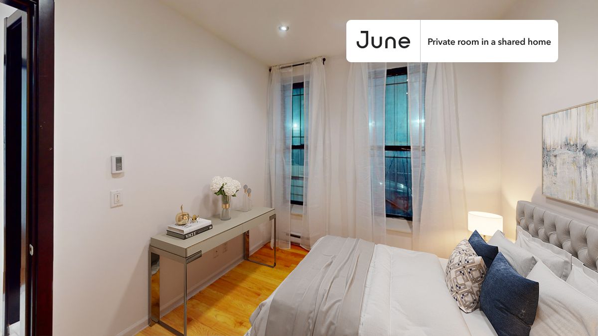 PLEASE NOTE: This is a private room in a shared apartment. You will have your own bedroom and shared common areas (kitchen, bathroom, etc.) with other residents.
Queen bedroom in a 6 bedroom / 3 bathroom apartment!
Check out 3D tour now: https://jnhm.es/8fz
This Queen room in Upper West Side is available on a 12 month lease or a flexible short term (31 to 364 days) lease. You pick your custom start and end date. Monthly rent rate is determined by furnishing preference, move-in date and move-out date. Speak to a June representative for recommendations on the best stay duration for the lowest rate, and learn more about this home on the June website: https://jnhm.es/6yS
Amenities of this home: Furnished Common Areas, Wi-Fi - Paid separately (High-Speed), Elevator, Guarantors Allowed, 32-inch Flat-Screen TV, Laundry in home (free), Courtyard, Hardwood Flooring, Oven, Refrigerator, also, this unit is conveniently located, several local parks, restaurants and bars are just minutes away.
About June Homes: Welcome to the easiest rental experience of your life. Rent furnished or unfurnished apartments on a 12 month lease or a flexible short term (31 to 364 days). As a resident, you’ll have access to 24/7 support and monthly cleanings of the home’s shared spaces. Sign up now to apply online for your next home with June: https://jnhm.es/sign-roomi
Brokers welcome! Contact us for more details.
Interested? Use this listing ID when speaking to June team: #1791 E