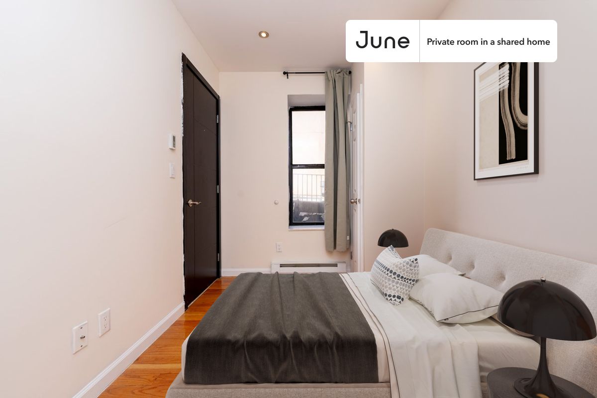 PLEASE NOTE: This is a private room in a shared apartment. You will have your own bedroom and shared common areas (kitchen, bathroom, etc.) with other residents.
Queen bedroom in a 4 bedroom / 2 bathroom apartment!
Check out 3D tour now: https://jnhm.es/8fG
This Queen room in Central Harlem is available on a 12 month lease or a flexible short term (31 to 364 days) lease. You pick your custom start and end date. Monthly rent rate is determined by furnishing preference, move-in date and move-out date. Speak to a June representative for recommendations on the best stay duration for the lowest rate, and learn more about this home on the June website: https://jnhm.es/6zH
Amenities of this home: Dishwasher, Furnished Common Areas, Wi-Fi - Paid separately (High-Speed), Guarantors Allowed, Laundry in home (free), Wall-Mounted TV, Hardwood Flooring, Oven, Refrigerator, also, this unit is conveniently located, several local parks, restaurants and bars are just minutes away.
About June Homes: Welcome to the easiest rental experience of your life. Rent furnished or unfurnished apartments on a 12 month lease or a flexible short term (31 to 364 days). As a resident, you’ll have access to 24/7 support and monthly cleanings of the home’s shared spaces. Sign up now to apply online for your next home with June: https://jnhm.es/sign-roomi
Brokers welcome! Contact us for more details.
Interested? Use this listing ID when speaking to June team: #1804 A