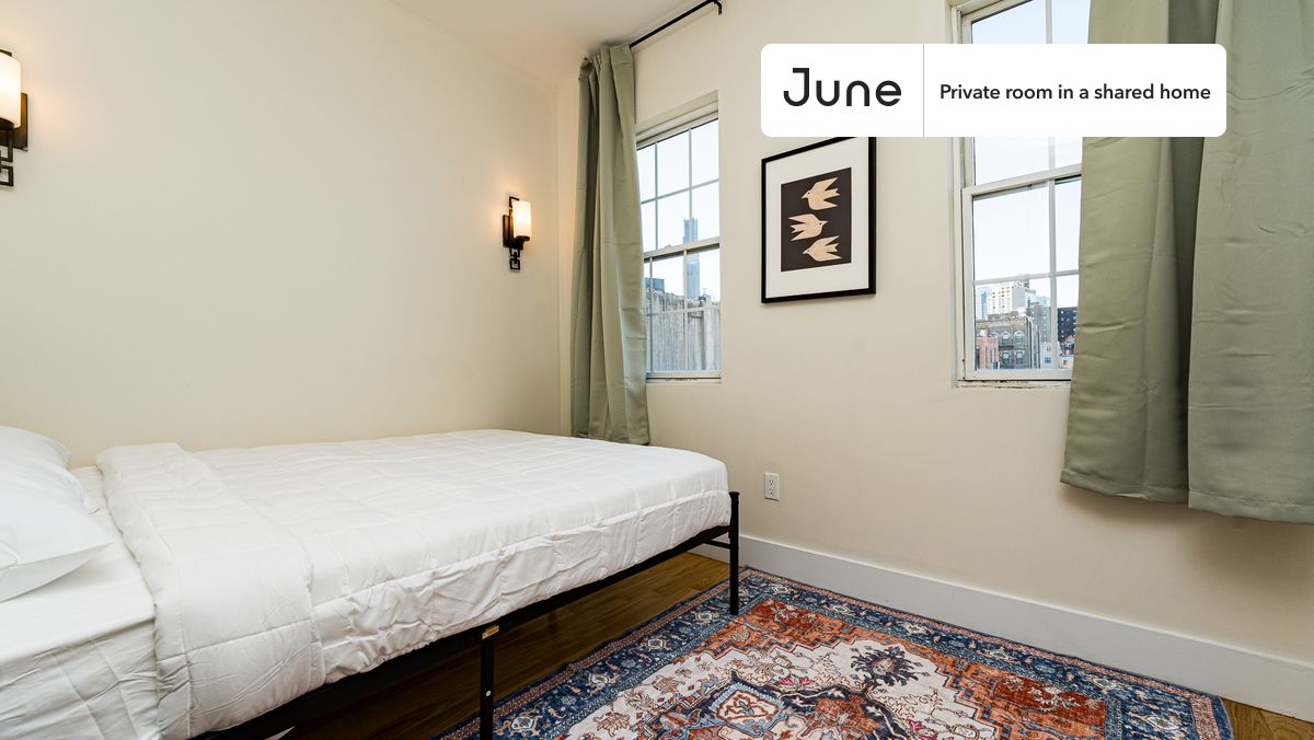 PLEASE NOTE: This is a private room in a shared apartment. You will have your own bedroom and shared common areas (kitchen, bathroom, etc.) with other residents.
Queen bedroom in a 4 bedroom / 1 bathroom apartment!
Check out 3D tour now: https://jnhm.es/8fE
This Queen room in Clinton Hill is available on a 12 month lease or a flexible short term (31 to 364 days) lease. You pick your custom start and end date. Monthly rent rate is determined by furnishing preference, move-in date and move-out date. Speak to a June representative for recommendations on the best stay duration for the lowest rate, and learn more about this home on the June website: https://jnhm.es/6zC
Amenities of this home: Furnished Common Areas, Wi-Fi - Paid separately (High-Speed), Guarantors Allowed, 32-inch Flat-Screen TV, Dining area, Laundry in home (free), Hardwood Flooring, Oven, Refrigerator, also, this unit is conveniently located, several local parks, restaurants and bars are just minutes away.
About June Homes: Welcome to the easiest rental experience of your life. Rent furnished or unfurnished apartments on a 12 month lease or a flexible short term (31 to 364 days). As a resident, you’ll have access to 24/7 support and monthly cleanings of the home’s shared spaces. Sign up now to apply online for your next home with June: https://jnhm.es/sign-roomi
Brokers welcome! Contact us for more details.
Interested? Use this listing ID when speaking to June team: #1803 B