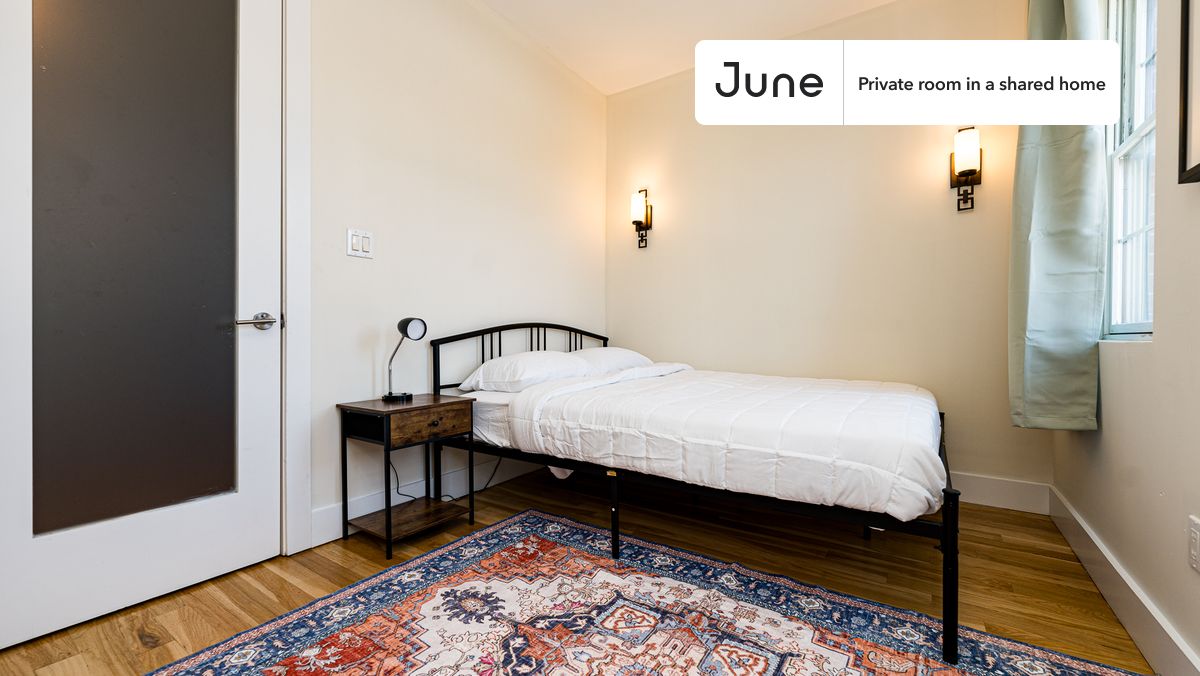 PLEASE NOTE: This is a private room in a shared apartment. You will have your own bedroom and shared common areas (kitchen, bathroom, etc.) with other residents.
Queen bedroom in a 4 bedroom / 1 bathroom apartment!
Check out 3D tour now: https://jnhm.es/8fE
This Queen room in Clinton Hill is available on a 12 month lease or a flexible short term (31 to 364 days) lease. You pick your custom start and end date. Monthly rent rate is determined by furnishing preference, move-in date and move-out date. Speak to a June representative for recommendations on the best stay duration for the lowest rate, and learn more about this home on the June website: https://jnhm.es/6zC
Amenities of this home: Furnished Common Areas, Wi-Fi - Paid separately (High-Speed), Guarantors Allowed, 32-inch Flat-Screen TV, Dining area, Laundry in home (free), Hardwood Flooring, Oven, Refrigerator, also, this unit is conveniently located, several local parks, restaurants and bars are just minutes away.
About June Homes: Welcome to the easiest rental experience of your life. Rent furnished or unfurnished apartments on a 12 month lease or a flexible short term (31 to 364 days). As a resident, you’ll have access to 24/7 support and monthly cleanings of the home’s shared spaces. Sign up now to apply online for your next home with June: https://jnhm.es/sign-roomi
Brokers welcome! Contact us for more details.
Interested? Use this listing ID when speaking to June team: #1803 B