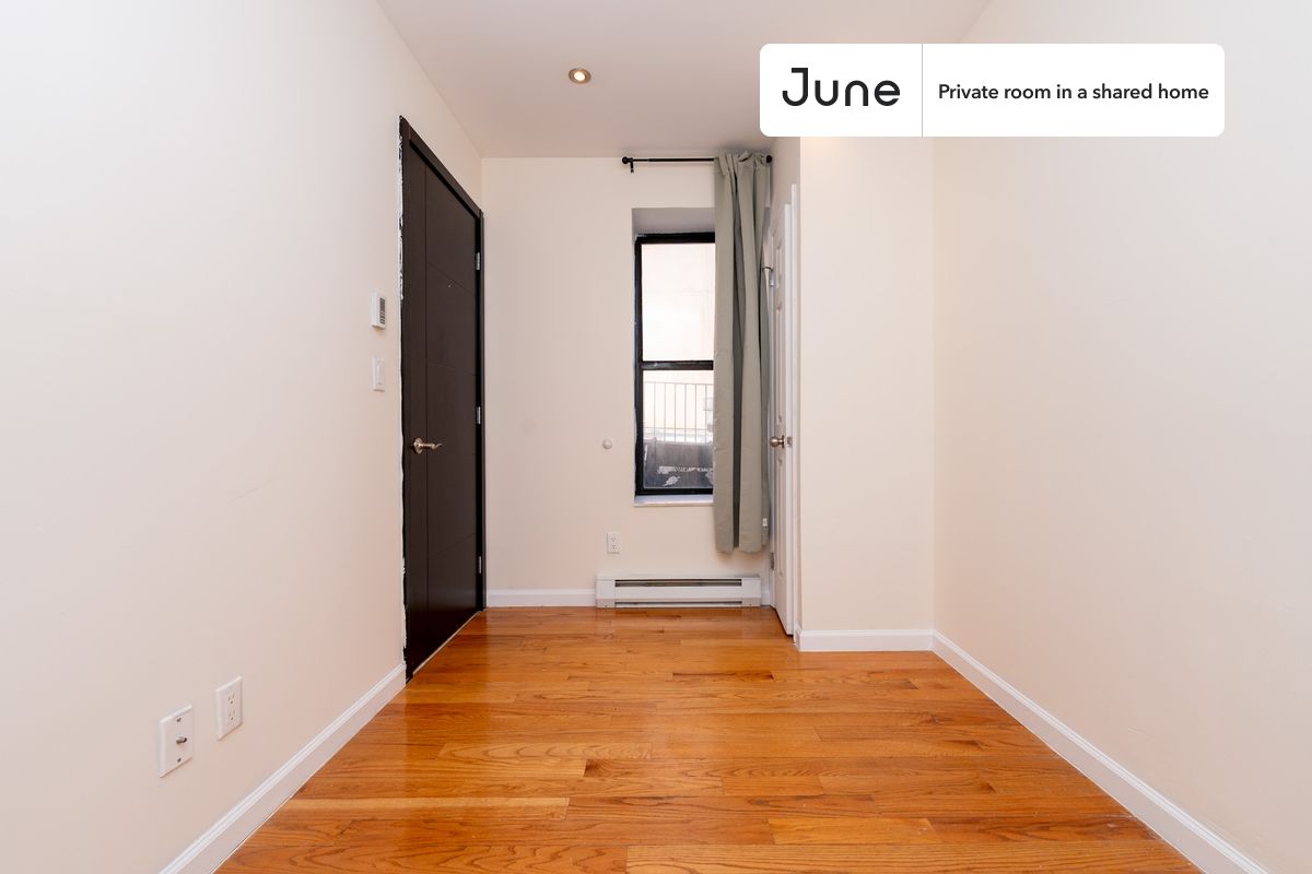 PLEASE NOTE: This is a private room in a shared apartment. You will have your own bedroom and shared common areas (kitchen, bathroom, etc.) with other residents.
Queen bedroom in a 4 bedroom / 2 bathroom apartment!
Check out 3D tour now: https://jnhm.es/8fG
This Queen room in Central Harlem is available on a 12 month lease or a flexible short term (31 to 364 days) lease. You pick your custom start and end date. Monthly rent rate is determined by furnishing preference, move-in date and move-out date. Speak to a June representative for recommendations on the best stay duration for the lowest rate, and learn more about this home on the June website: https://jnhm.es/6zH
Amenities of this home: Dishwasher, Furnished Common Areas, Wi-Fi - Paid separately (High-Speed), Guarantors Allowed, Laundry in home (free), Wall-Mounted TV, Hardwood Flooring, Oven, Refrigerator, also, this unit is conveniently located, several local parks, restaurants and bars are just minutes away.
About June Homes: Welcome to the easiest rental experience of your life. Rent furnished or unfurnished apartments on a 12 month lease or a flexible short term (31 to 364 days). As a resident, you’ll have access to 24/7 support and monthly cleanings of the home’s shared spaces. Sign up now to apply online for your next home with June: https://jnhm.es/sign-roomi
Brokers welcome! Contact us for more details.
Interested? Use this listing ID when speaking to June team: #1804 A