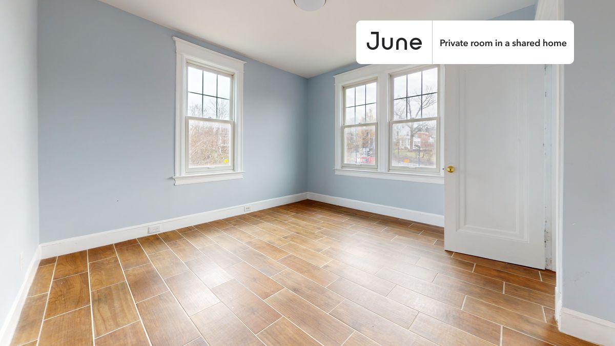 

PLEASE NOTE: This is a private room in a shared apartment. You will have your own bedroom and shared common areas (kitchen, bathroom, etc.) with other residents.

Queen bedroom in a 7 bedroom / 6 bathroom apartment!

Check out 3D tour now:  https://jnhm.es/8fI

This  Queen room in Dupont Park  is available on a 12 month lease or a flexible short term (31 to 364 days) lease. You pick your custom start and end date. Monthly rent rate is determined by furnishing preference, move-in date and move-out date. Speak to a June representative for recommendations on the best stay duration for the lowest rate, and learn more about this home on the June website:  https://jnhm.es/6Ad

Amenities of this home:      Paid parking,    Dishwasher,    Furnished Common Areas,    Wi-Fi - Paid separately (High-Speed),    Guarantors Allowed,    Wall-Mounted TV,    Hardwood Flooring,    Oven,    Refrigerator,    Air Conditioning | HVAC,   also, this unit is conveniently located, several local parks, restaurants and bars are just minutes away.

About June Homes: Welcome to the easiest rental experience of your life. Rent furnished or unfurnished apartments on a 12 month lease or a flexible short term (31 to 364 days). As a resident, you’ll have access to 24/7 support and monthly cleanings of the home’s shared spaces. Sign up now to apply online for your next home with June: https://jnhm.es/sign-roomi

Brokers welcome! Contact us for more details.

Interested? Kindly note that the minimum stay duration would be 31 days. 

Use this listing ID when speaking to June team:  #1811 E