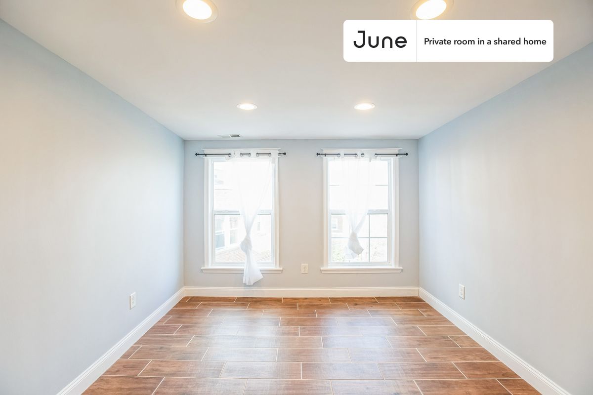 

PLEASE NOTE: This is a private room in a shared apartment. You will have your own bedroom and shared common areas (kitchen, bathroom, etc.) with other residents.

Queen bedroom in a 7 bedroom / 6 bathroom apartment!

Check out 3D tour now:  https://jnhm.es/8fI

This  Queen room in Dupont Park  is available on a 12 month lease or a flexible short term (31 to 364 days) lease. You pick your custom start and end date. Monthly rent rate is determined by furnishing preference, move-in date and move-out date. Speak to a June representative for recommendations on the best stay duration for the lowest rate, and learn more about this home on the June website:  https://jnhm.es/6Ac

Amenities of this home:      Paid parking,    Dishwasher,    Furnished Common Areas,    Wi-Fi - Paid separately (High-Speed),    Guarantors Allowed,    Wall-Mounted TV,    Hardwood Flooring,    Oven,    Refrigerator,    Air Conditioning | HVAC,   also, this unit is conveniently located, several local parks, restaurants and bars are just minutes away.

About June Homes: Welcome to the easiest rental experience of your life. Rent furnished or unfurnished apartments on a 12 month lease or a flexible short term (31 to 364 days). As a resident, you’ll have access to 24/7 support and monthly cleanings of the home’s shared spaces. Sign up now to apply online for your next home with June: https://jnhm.es/sign-roomi

Brokers welcome! Contact us for more details.

Interested? Kindly note that the minimum stay duration would be 31 days. 

Use this listing ID when speaking to June team:  #1811 F