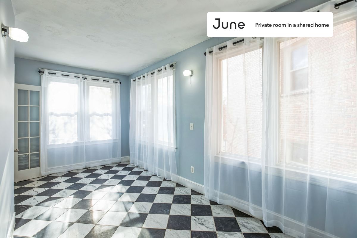 

PLEASE NOTE: This is a private room in a shared apartment. You will have your own bedroom and shared common areas (kitchen, bathroom, etc.) with other residents.

Queen bedroom in a 7 bedroom / 6 bathroom apartment!

Check out 3D tour now:  https://jnhm.es/8fI

This  Queen room in Dupont Park  is available on a 12 month lease or a flexible short term (31 to 364 days) lease. You pick your custom start and end date. Monthly rent rate is determined by furnishing preference, move-in date and move-out date. Speak to a June representative for recommendations on the best stay duration for the lowest rate, and learn more about this home on the June website:  https://jnhm.es/6Af

Amenities of this home:      Paid parking,    Dishwasher,    Furnished Common Areas,    Wi-Fi - Paid separately (High-Speed),    Guarantors Allowed,    Wall-Mounted TV,    Hardwood Flooring,    Oven,    Refrigerator,    Air Conditioning | HVAC,   also, this unit is conveniently located, several local parks, restaurants and bars are just minutes away.

About June Homes: Welcome to the easiest rental experience of your life. Rent furnished or unfurnished apartments on a 12 month lease or a flexible short term (31 to 364 days). As a resident, you’ll have access to 24/7 support and monthly cleanings of the home’s shared spaces. Sign up now to apply online for your next home with June: https://jnhm.es/sign-roomi

Brokers welcome! Contact us for more details.

Interested? Kindly note that the minimum stay duration would be 31 days. 

Use this listing ID when speaking to June team:  #1811 C