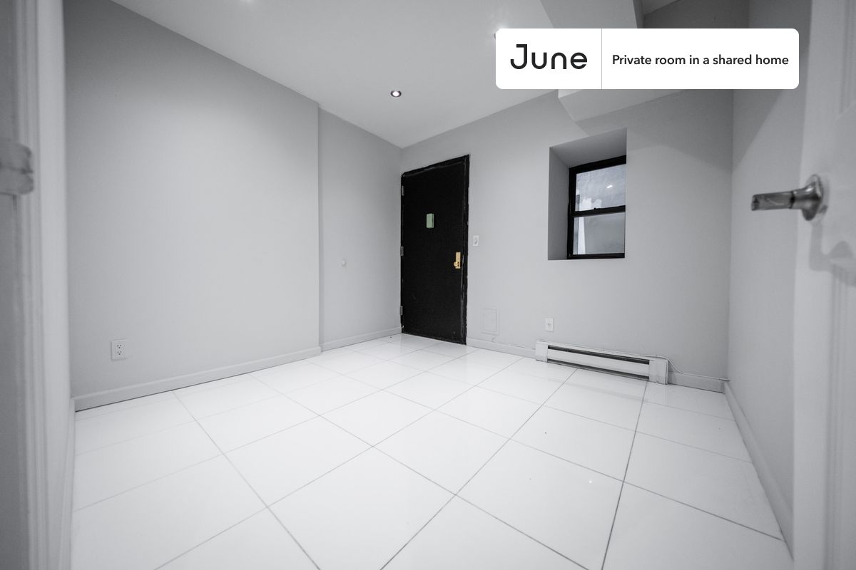 PLEASE NOTE: This is a private room in a shared apartment. You will have your own bedroom and shared common areas (kitchen, bathroom, etc.) with other residents.
Twin bedroom in a 5 bedroom / 2 bathroom apartment!
Check out 3D tour now: https://jnhm.es/8fJ
This Twin room in Upper West Side is available on a 12 month lease or a flexible short term (31 to 364 days) lease. You pick your custom start and end date. Monthly rent rate is determined by furnishing preference, move-in date and move-out date. Speak to a June representative for recommendations on the best stay duration for the lowest rate, and learn more about this home on the June website: https://jnhm.es/6zJ
Amenities of this home: Furnished Common Areas, Wi-Fi - Paid separately (High-Speed), Guarantors Allowed, Dining area, Wall-Mounted TV, Hardwood Flooring, Microwave, Oven, Refrigerator, Heating | Baseboard Gas heating, also, this unit is conveniently located, several local parks, restaurants and bars are just minutes away.
About June Homes: Welcome to the easiest rental experience of your life. Rent furnished or unfurnished apartments on a 12 month lease or a flexible short term (31 to 364 days). As a resident, you’ll have access to 24/7 support and monthly cleanings of the home’s shared spaces. Sign up now to apply online for your next home with June: https://jnhm.es/sign-roomi
Brokers welcome! Contact us for more details.
Interested? Use this listing ID when speaking to June team: #1805 E