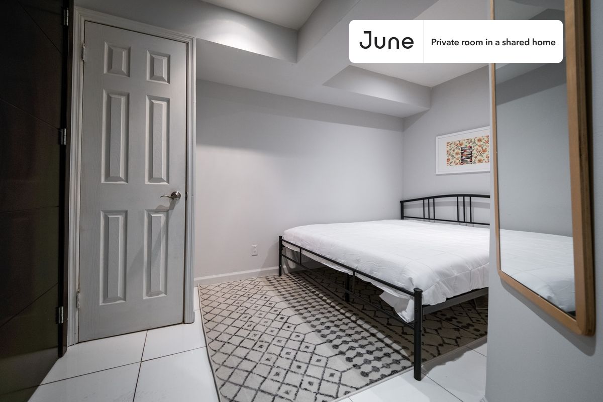 PLEASE NOTE: This is a private room in a shared apartment. You will have your own bedroom and shared common areas (kitchen, bathroom, etc.) with other residents.
Full bedroom in a 5 bedroom / 2 bathroom apartment!
Check out 3D tour now: https://jnhm.es/8fJ
This Full room in Upper West Side is available on a 12 month lease or a flexible short term (31 to 364 days) lease. You pick your custom start and end date. Monthly rent rate is determined by furnishing preference, move-in date and move-out date. Speak to a June representative for recommendations on the best stay duration for the lowest rate, and learn more about this home on the June website: https://jnhm.es/6zL
Amenities of this home: Furnished Common Areas, Wi-Fi - Paid separately (High-Speed), Guarantors Allowed, Dining area, Wall-Mounted TV, Hardwood Flooring, Microwave, Oven, Refrigerator, Heating | Baseboard Gas heating, also, this unit is conveniently located, several local parks, restaurants and bars are just minutes away.
About June Homes: Welcome to the easiest rental experience of your life. Rent furnished or unfurnished apartments on a 12 month lease or a flexible short term (31 to 364 days). As a resident, you’ll have access to 24/7 support and monthly cleanings of the home’s shared spaces. Sign up now to apply online for your next home with June: https://jnhm.es/sign-roomi
Brokers welcome! Contact us for more details.
Interested? Use this listing ID when speaking to June team: #1805 C