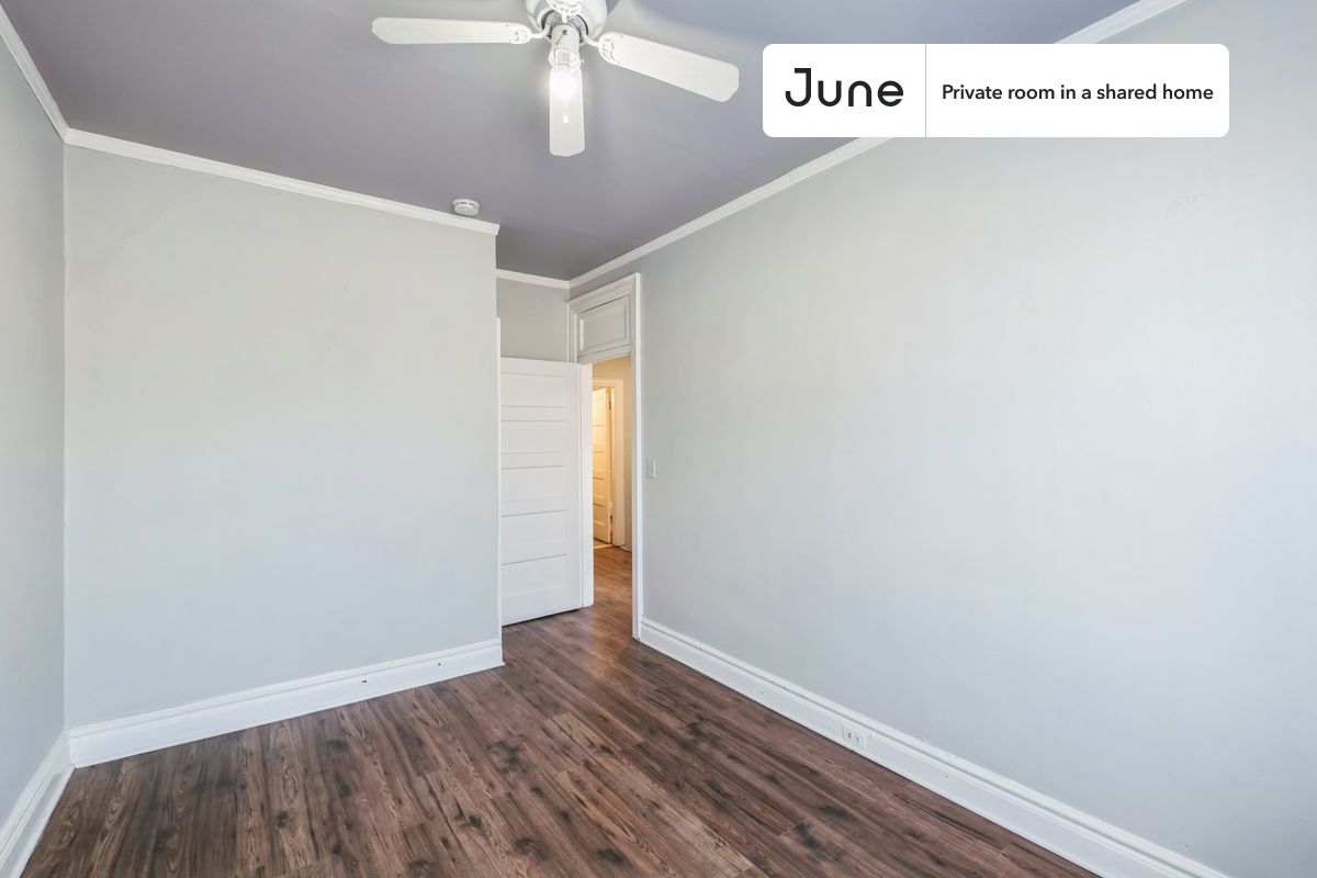 

PLEASE NOTE: This is a private room in a shared apartment. You will have your own bedroom and shared common areas (kitchen, bathroom, etc.) with other residents.

Queen bedroom in a 4 bedroom / 2 bathroom apartment!

Check out 3D tour now:  https://jnhm.es/8fR

This  Queen room in Columbia Heights  is available on a 12 month lease or a flexible short term (31 to 364 days) lease. You pick your custom start and end date. Monthly rent rate is determined by furnishing preference, move-in date and move-out date. Speak to a June representative for recommendations on the best stay duration for the lowest rate, and learn more about this home on the June website:  https://jnhm.es/6AR

Amenities of this home:   Dishwasher,    Wi-Fi - Paid separately (High-Speed),    Guarantors Allowed,       Dining area,    Paid parking,    Laundry in home (free),       Front porch,    Hardwood Flooring,    Microwave,    Oven,    Refrigerator,    Air Conditioning | HVAC,   also, this unit is conveniently located, several local parks, restaurants and bars are just minutes away.

About June Homes: Welcome to the easiest rental experience of your life. Rent furnished or unfurnished apartments on a 12 month lease or a flexible short term (31 to 364 days). As a resident, you’ll have access to 24/7 support and monthly cleanings of the home’s shared spaces. Sign up now to apply online for your next home with June: https://jnhm.es/sign-roomi

Brokers welcome! Contact us for more details.

Interested? Kindly note that the minimum stay duration would be 31 days. 

Use this listing ID when speaking to June team:  #1821 C