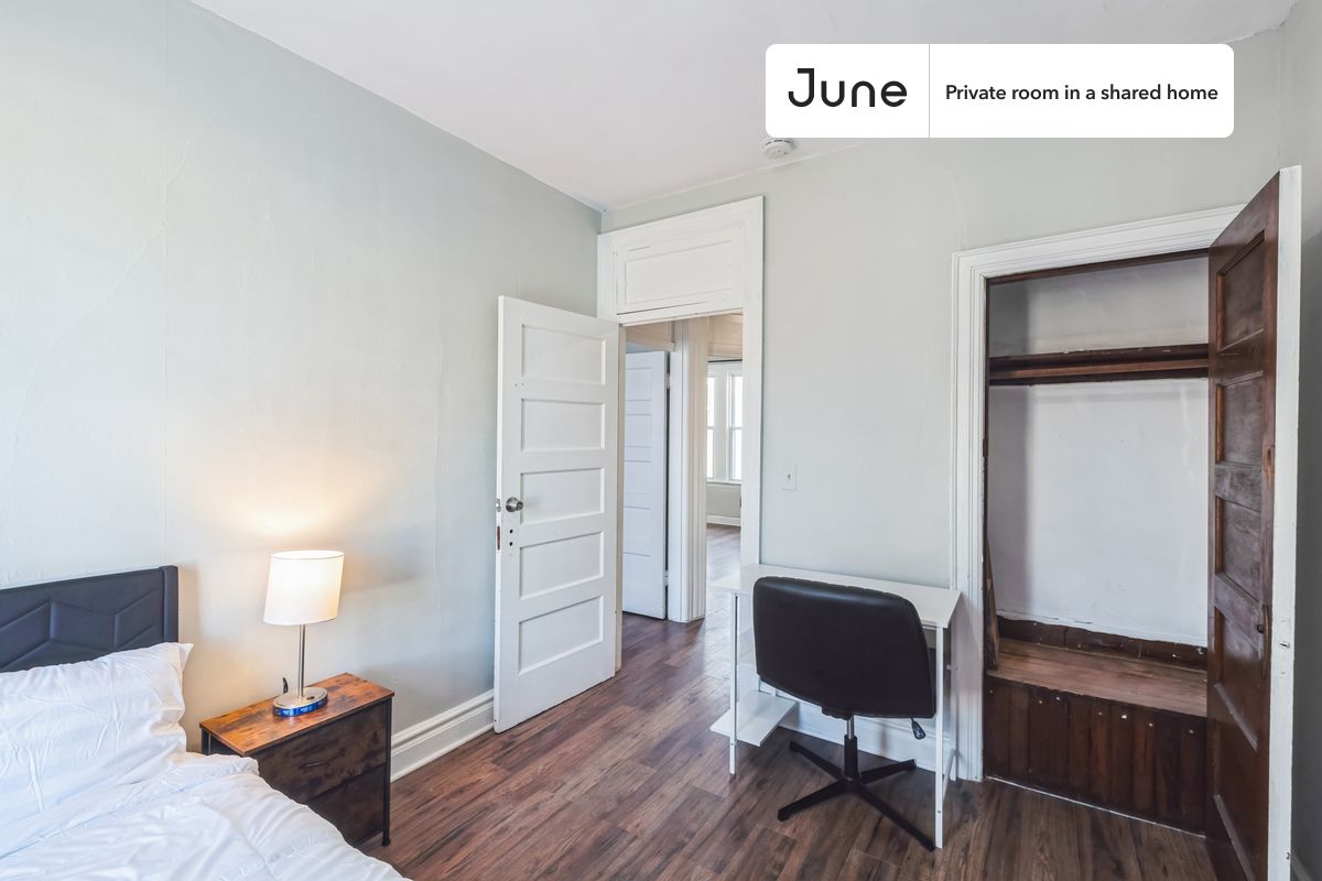 

PLEASE NOTE: This is a private room in a shared apartment. You will have your own bedroom and shared common areas (kitchen, bathroom, etc.) with other residents.

Queen bedroom in a 4 bedroom / 2 bathroom apartment!

Check out 3D tour now:  https://jnhm.es/8fR

This  Queen room in Columbia Heights  is available on a 12 month lease or a flexible short term (31 to 364 days) lease. You pick your custom start and end date. Monthly rent rate is determined by furnishing preference, move-in date and move-out date. Speak to a June representative for recommendations on the best stay duration for the lowest rate, and learn more about this home on the June website:  https://jnhm.es/6AS

Amenities of this home:   Dishwasher,    Wi-Fi - Paid separately (High-Speed),    Guarantors Allowed,       Dining area,    Paid parking,    Laundry in home (free),       Front porch,    Hardwood Flooring,    Microwave,    Oven,    Refrigerator,    Air Conditioning | HVAC,   also, this unit is conveniently located, several local parks, restaurants and bars are just minutes away.

About June Homes: Welcome to the easiest rental experience of your life. Rent furnished or unfurnished apartments on a 12 month lease or a flexible short term (31 to 364 days). As a resident, you’ll have access to 24/7 support and monthly cleanings of the home’s shared spaces. Sign up now to apply online for your next home with June: https://jnhm.es/sign-roomi

Brokers welcome! Contact us for more details.

Interested? Kindly note that the minimum stay duration would be 31 days. 

Use this listing ID when speaking to June team:  #1821 B