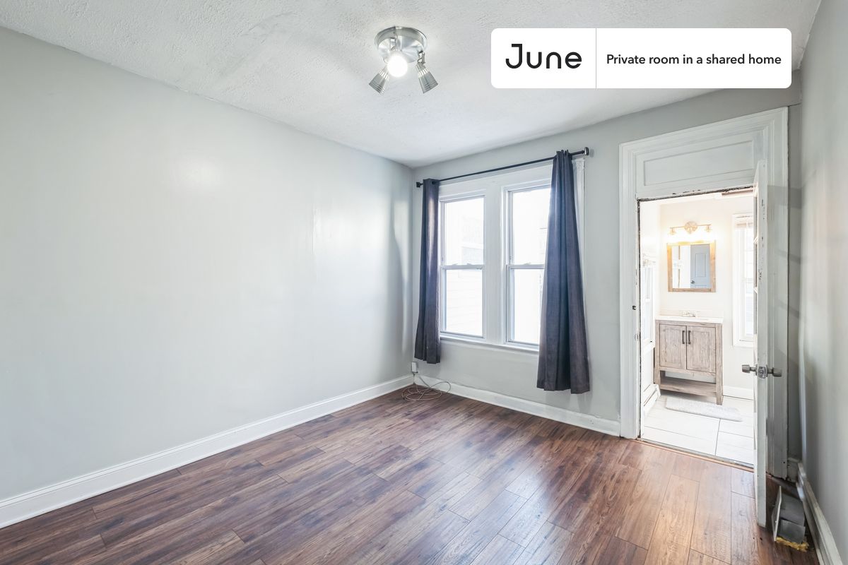 

PLEASE NOTE: This is a private room in a shared apartment. You will have your own bedroom and shared common areas (kitchen, bathroom, etc.) with other residents.

Queen bedroom in a 4 bedroom / 2 bathroom apartment!

Check out 3D tour now:  https://jnhm.es/8fR

This  Queen room in Columbia Heights  is available on a 12 month lease or a flexible short term (31 to 364 days) lease. You pick your custom start and end date. Monthly rent rate is determined by furnishing preference, move-in date and move-out date. Speak to a June representative for recommendations on the best stay duration for the lowest rate, and learn more about this home on the June website:  https://jnhm.es/6AT

Amenities of this home:   Dishwasher,    Wi-Fi - Paid separately (High-Speed),    Guarantors Allowed,       Dining area,    Paid parking,    Laundry in home (free),       Front porch,    Hardwood Flooring,    Microwave,    Oven,    Refrigerator,    Air Conditioning | HVAC,   also, this unit is conveniently located, several local parks, restaurants and bars are just minutes away.

About June Homes: Welcome to the easiest rental experience of your life. Rent furnished or unfurnished apartments on a 12 month lease or a flexible short term (31 to 364 days). As a resident, you’ll have access to 24/7 support and monthly cleanings of the home’s shared spaces. Sign up now to apply online for your next home with June: https://jnhm.es/sign-roomi

Brokers welcome! Contact us for more details.

Interested? Kindly note that the minimum stay duration would be 31 days. 

Use this listing ID when speaking to June team:  #1821 A