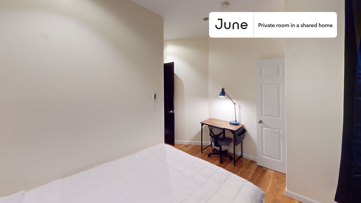 PLEASE NOTE: This is a private room in a shared apartment. You will have your own bedroom and shared common areas (kitchen, bathroom, etc.) with other residents.
Full bedroom in a 3 bedroom / 1 bathroom apartment!
Check out 3D tour now: https://jnhm.es/8fv
This Full room in Upper West Side is available on a 12 month lease or a flexible short term (31 to 364 days) lease. You pick your custom start and end date. Monthly rent rate is determined by furnishing preference, move-in date and move-out date. Speak to a June representative for recommendations on the best stay duration for the lowest rate, and learn more about this home on the June website: https://jnhm.es/6zf
Amenities of this home: Furnished Common Areas, Wi-Fi - Paid separately (High-Speed), Guarantors Allowed, Dining area, Laundry in home (free), Wall-Mounted TV, Hardwood Flooring, Oven, Refrigerator, Heating | Baseboard Gas heating, also, this unit is conveniently located, several local parks, restaurants and bars are just minutes away.
About June Homes: Welcome to the easiest rental experience of your life. Rent furnished or unfurnished apartments on a 12 month lease or a flexible short term (31 to 364 days). As a resident, you’ll have access to 24/7 support and monthly cleanings of the home’s shared spaces. Sign up now to apply online for your next home with June: https://jnhm.es/sign-roomi
Brokers welcome! Contact us for more details.
Interested? Use this listing ID when speaking to June team: #1797 A